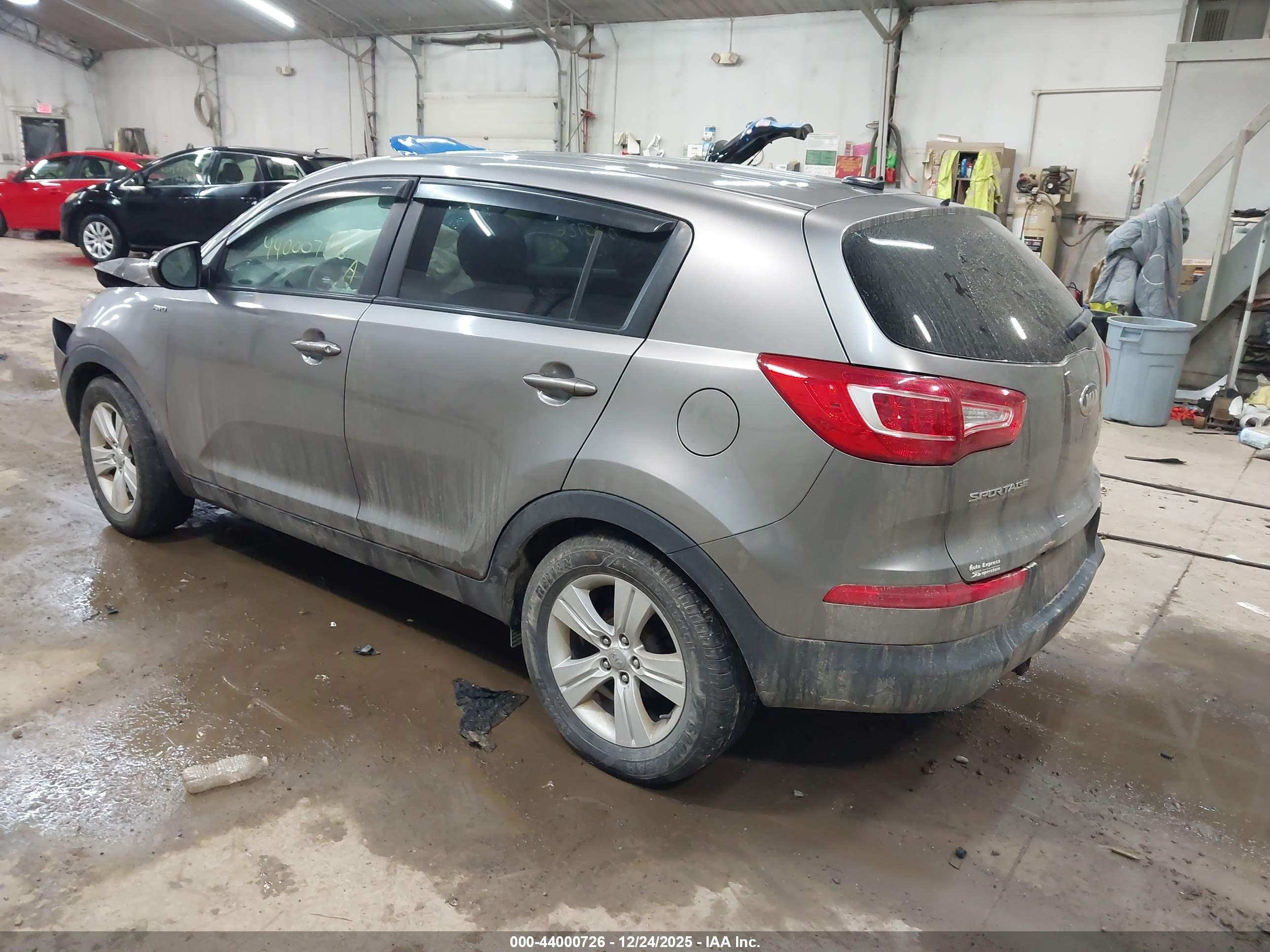 KIA SPORTAGE image 3