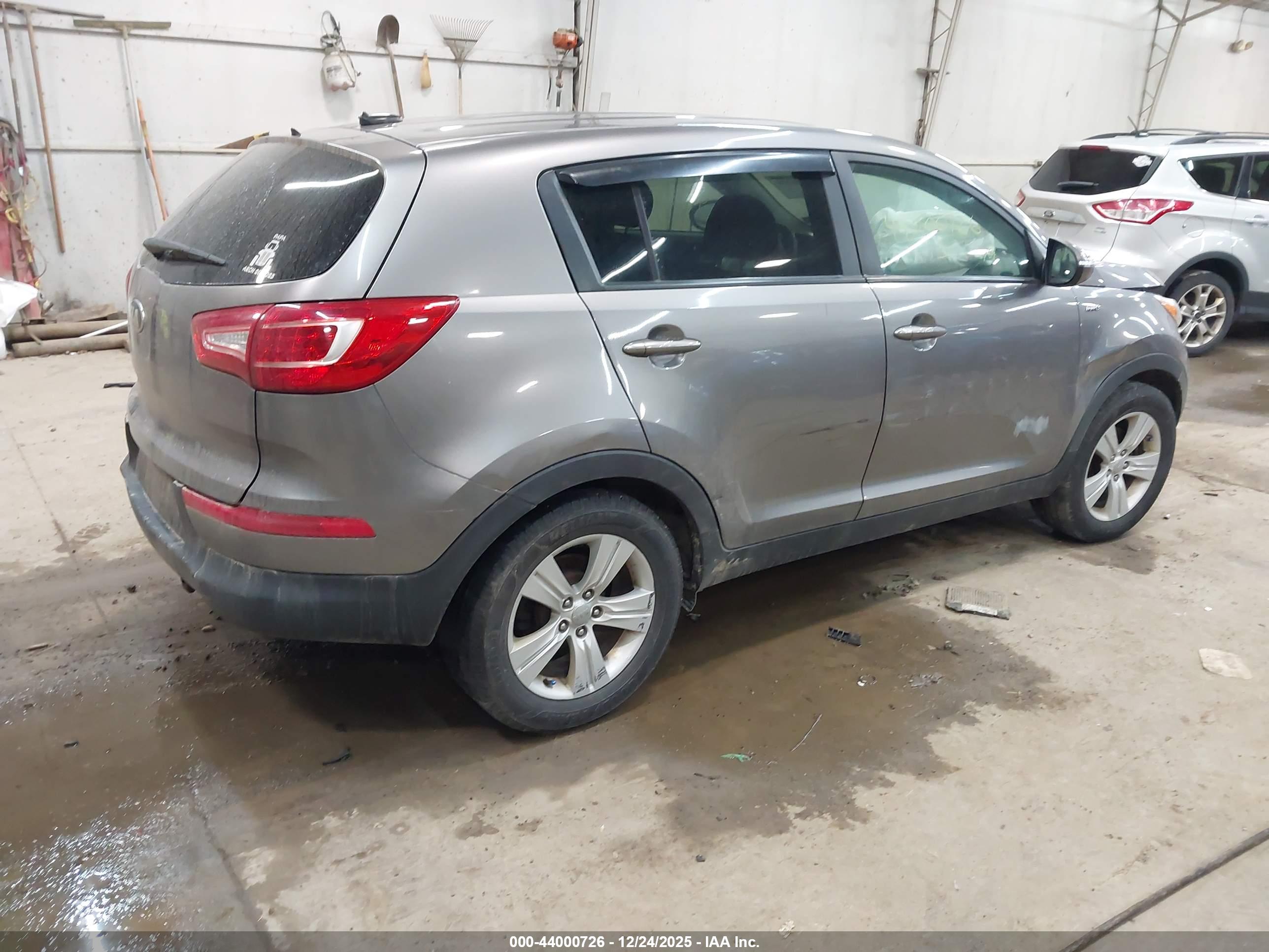 KIA SPORTAGE image 4