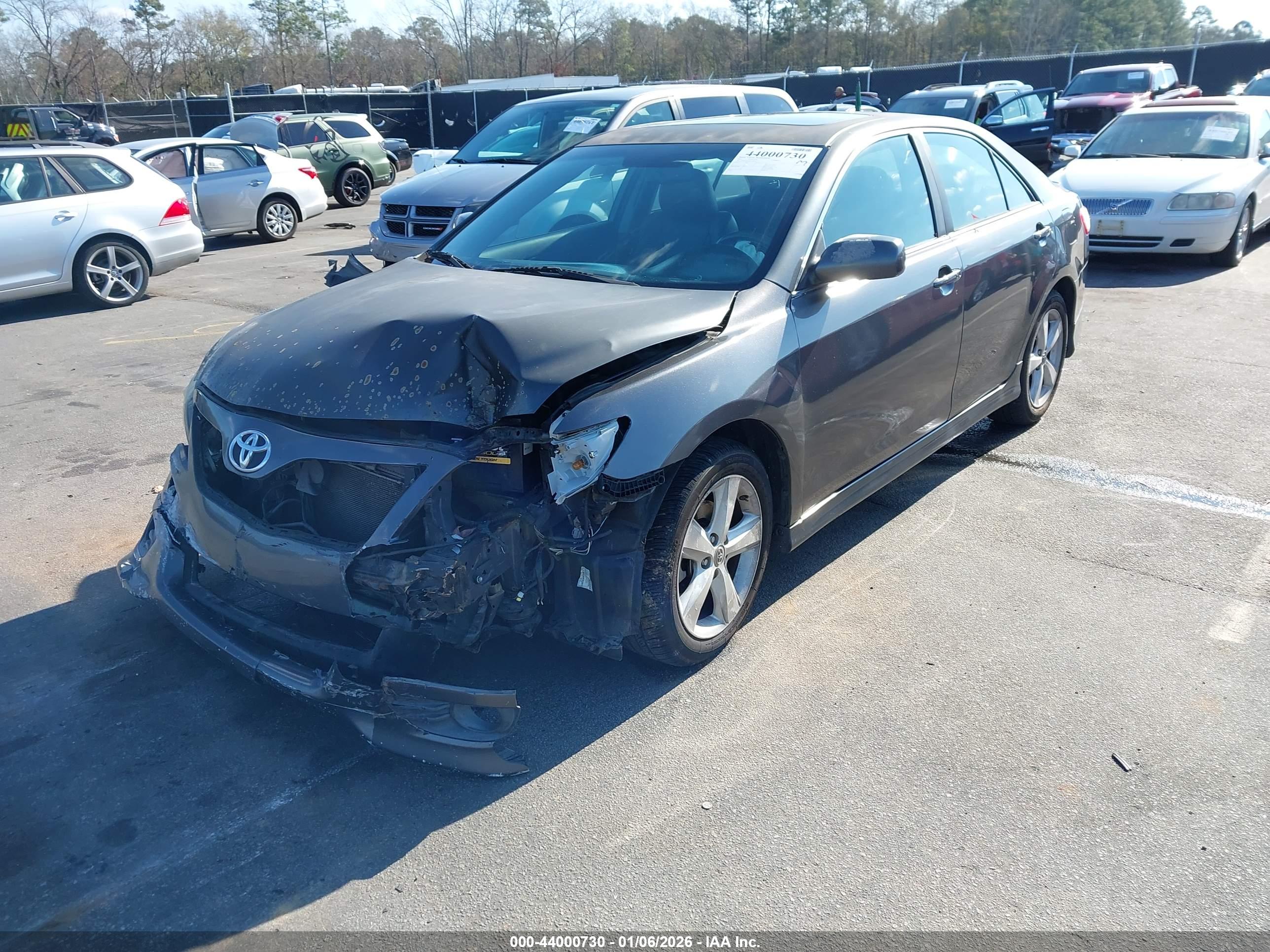 TOYOTA CAMRY image 2