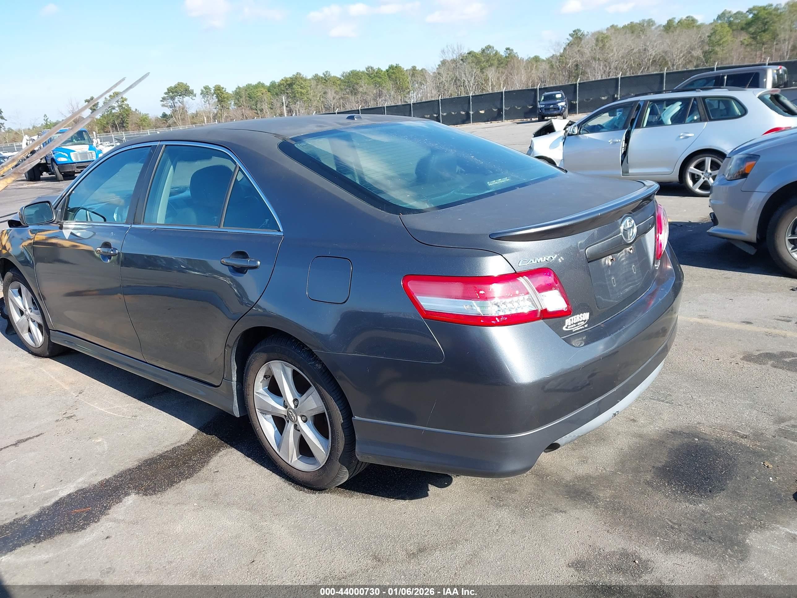 TOYOTA CAMRY image 3