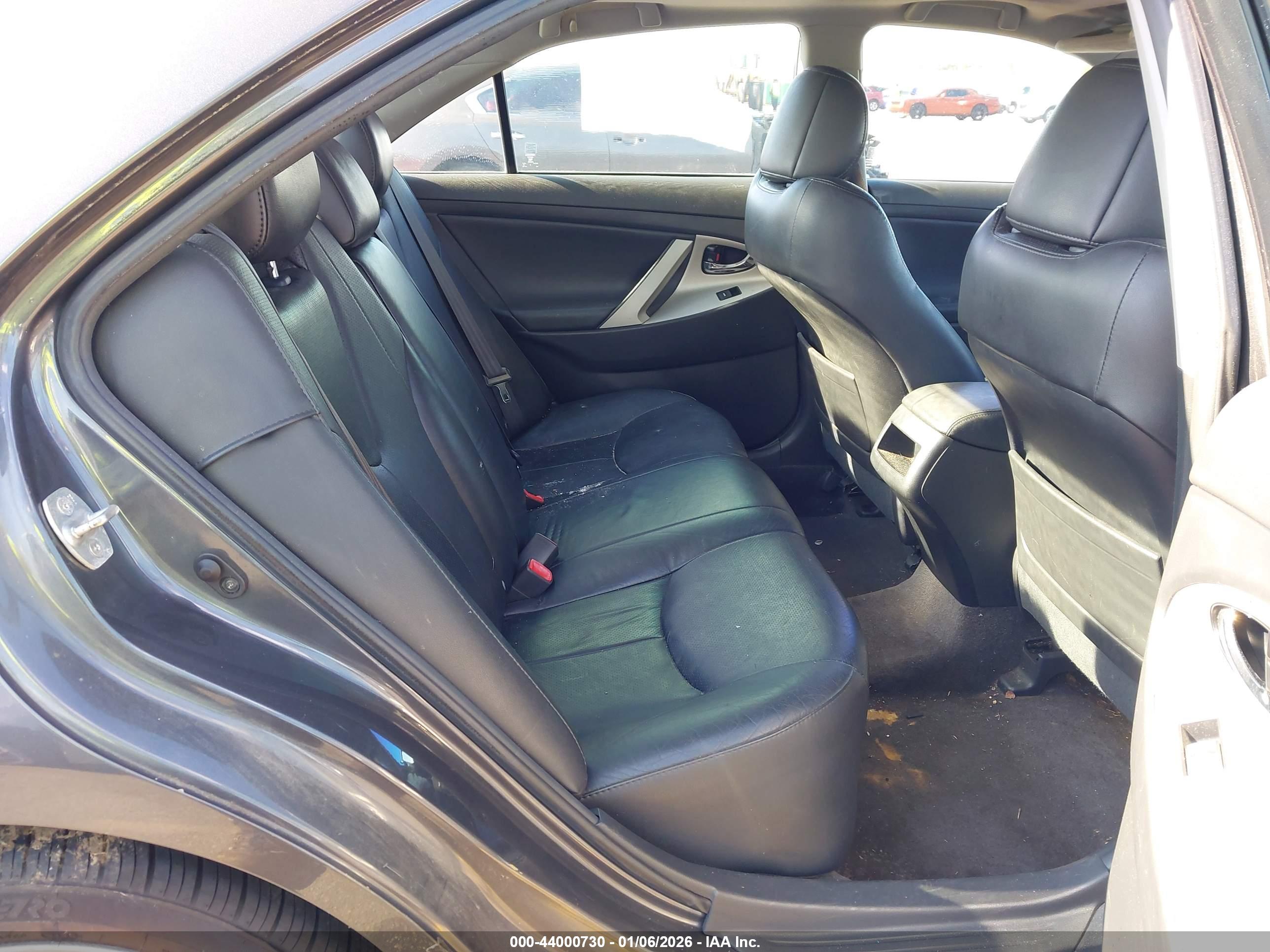 TOYOTA CAMRY image 8