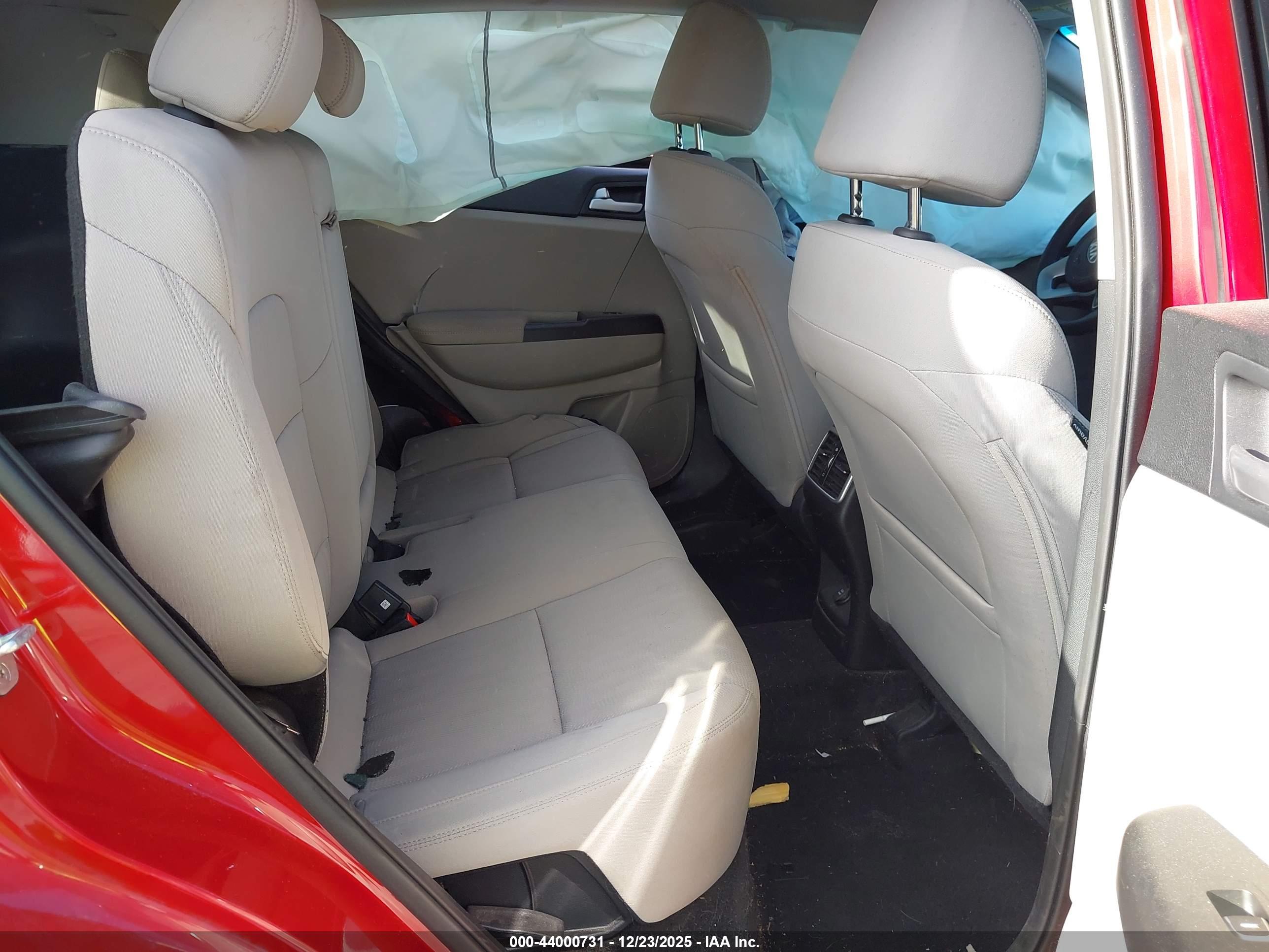 KIA SPORTAGE image 8
