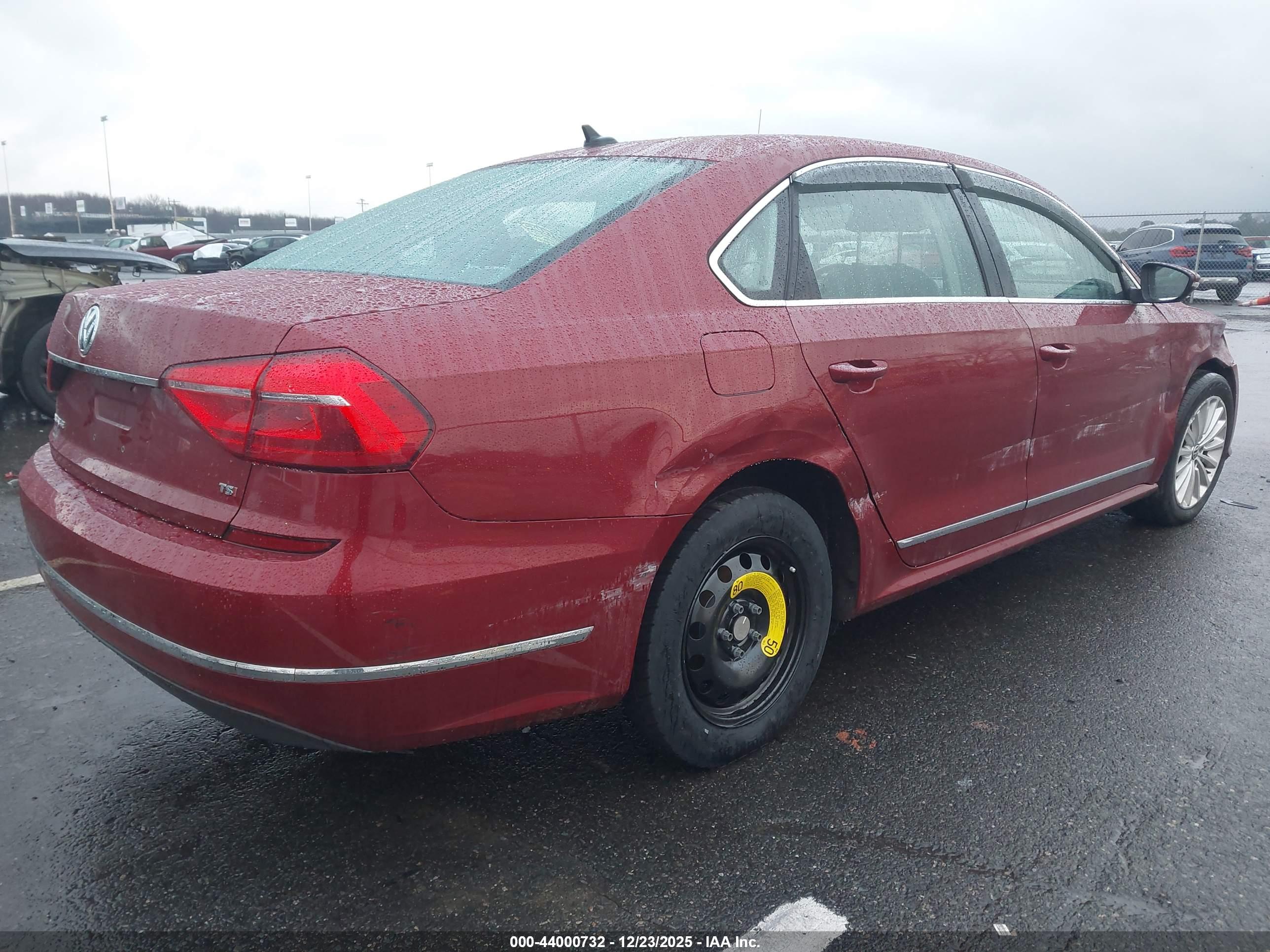 VOLKSWAGEN PASSAT image 4