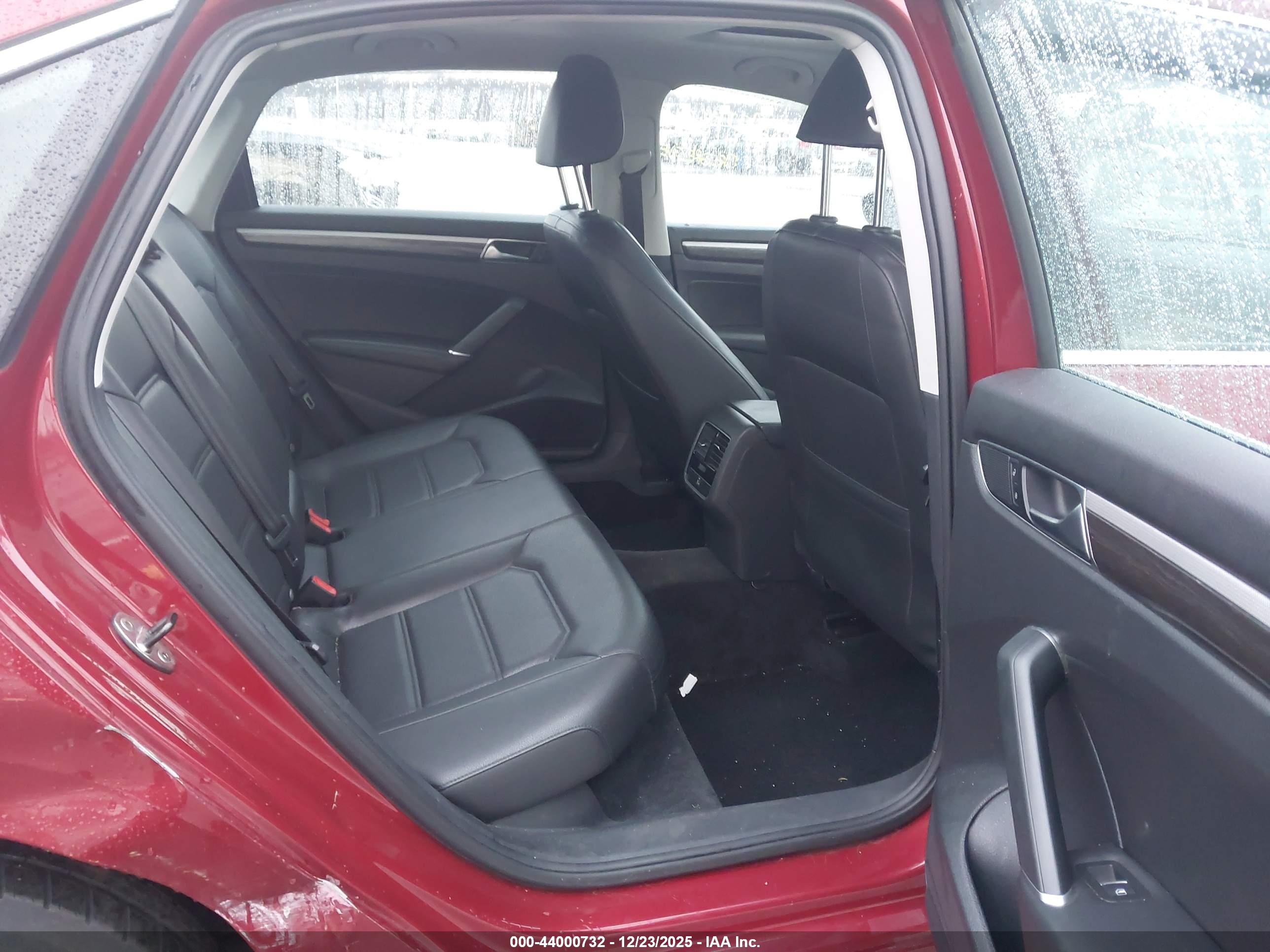 VOLKSWAGEN PASSAT image 8