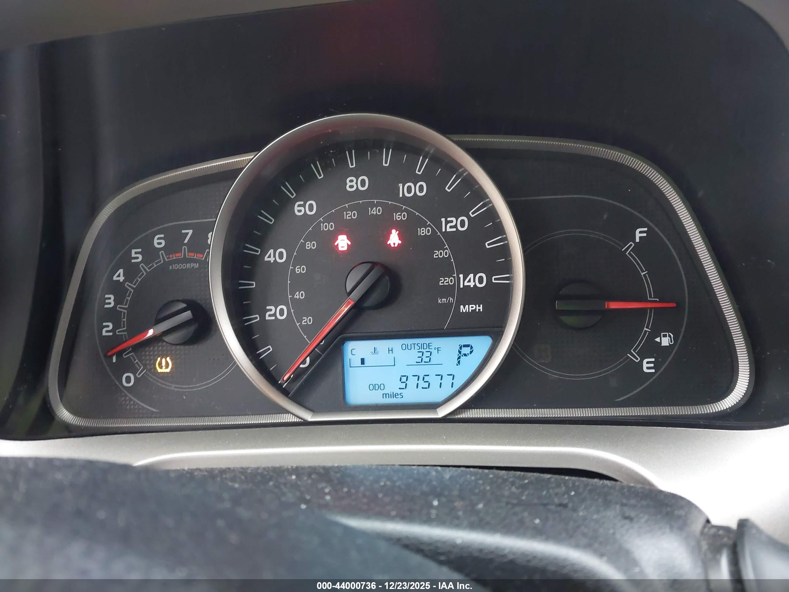 TOYOTA RAV4 image 7