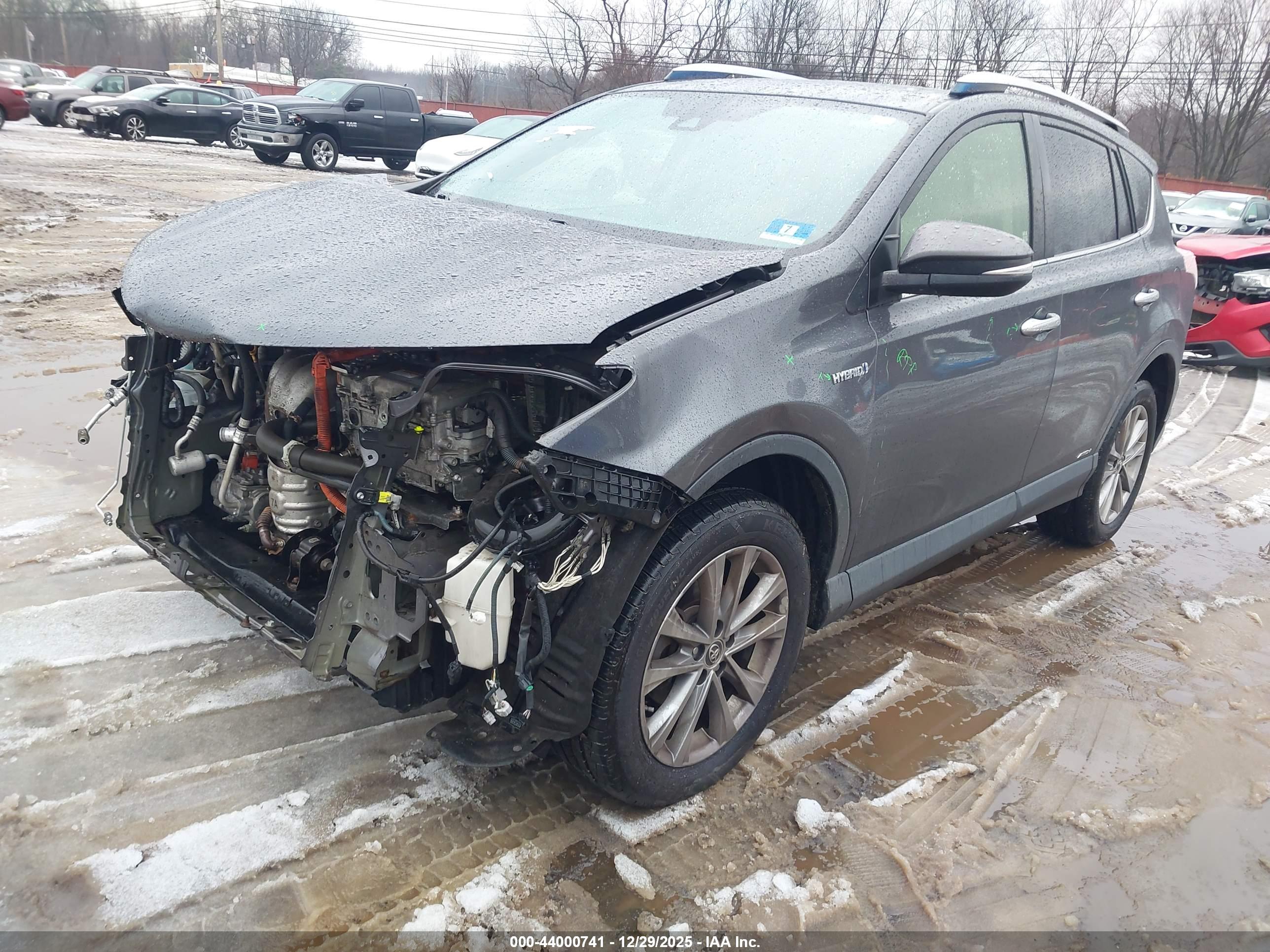 TOYOTA RAV4 image 2