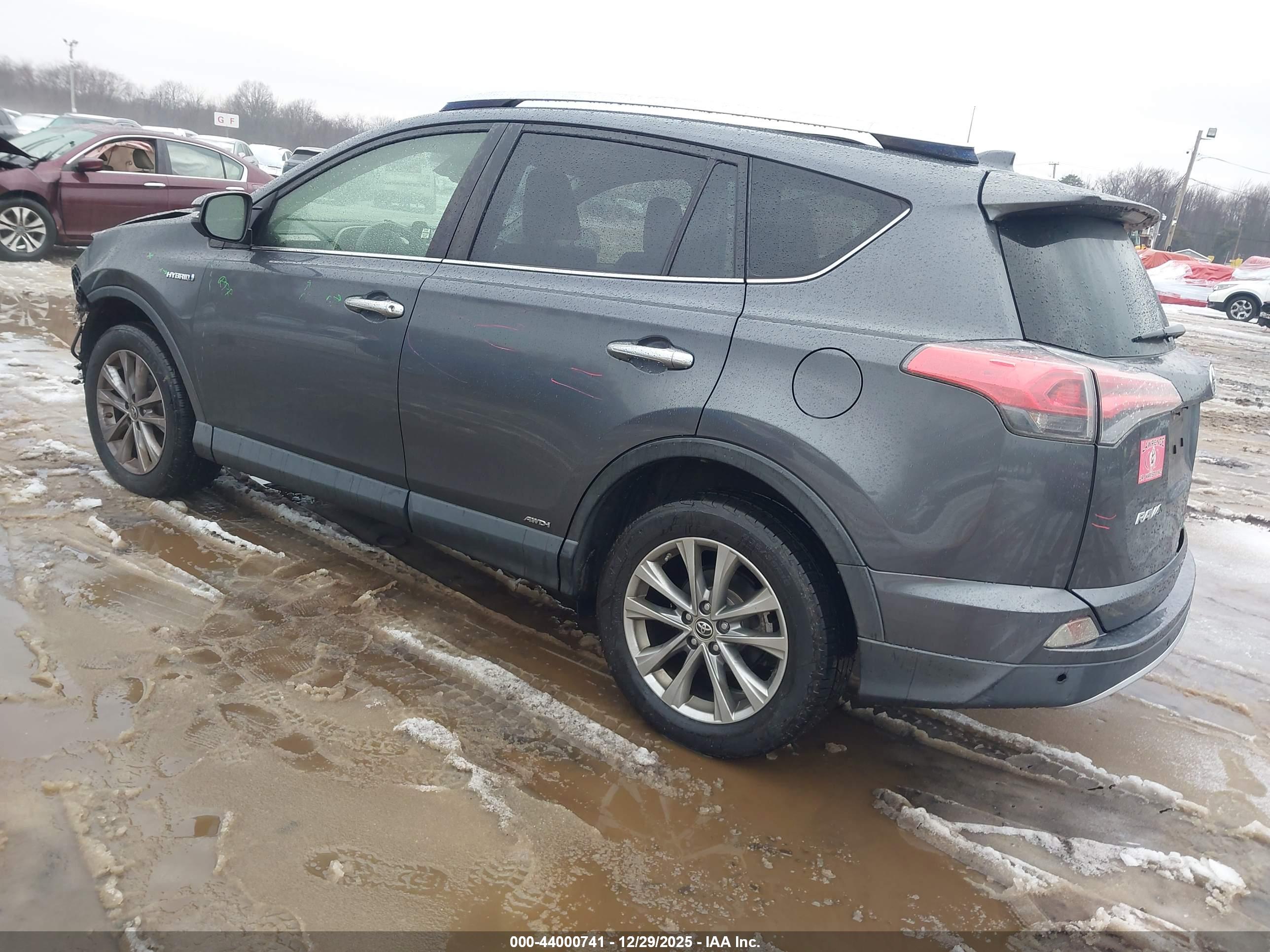 TOYOTA RAV4 image 3