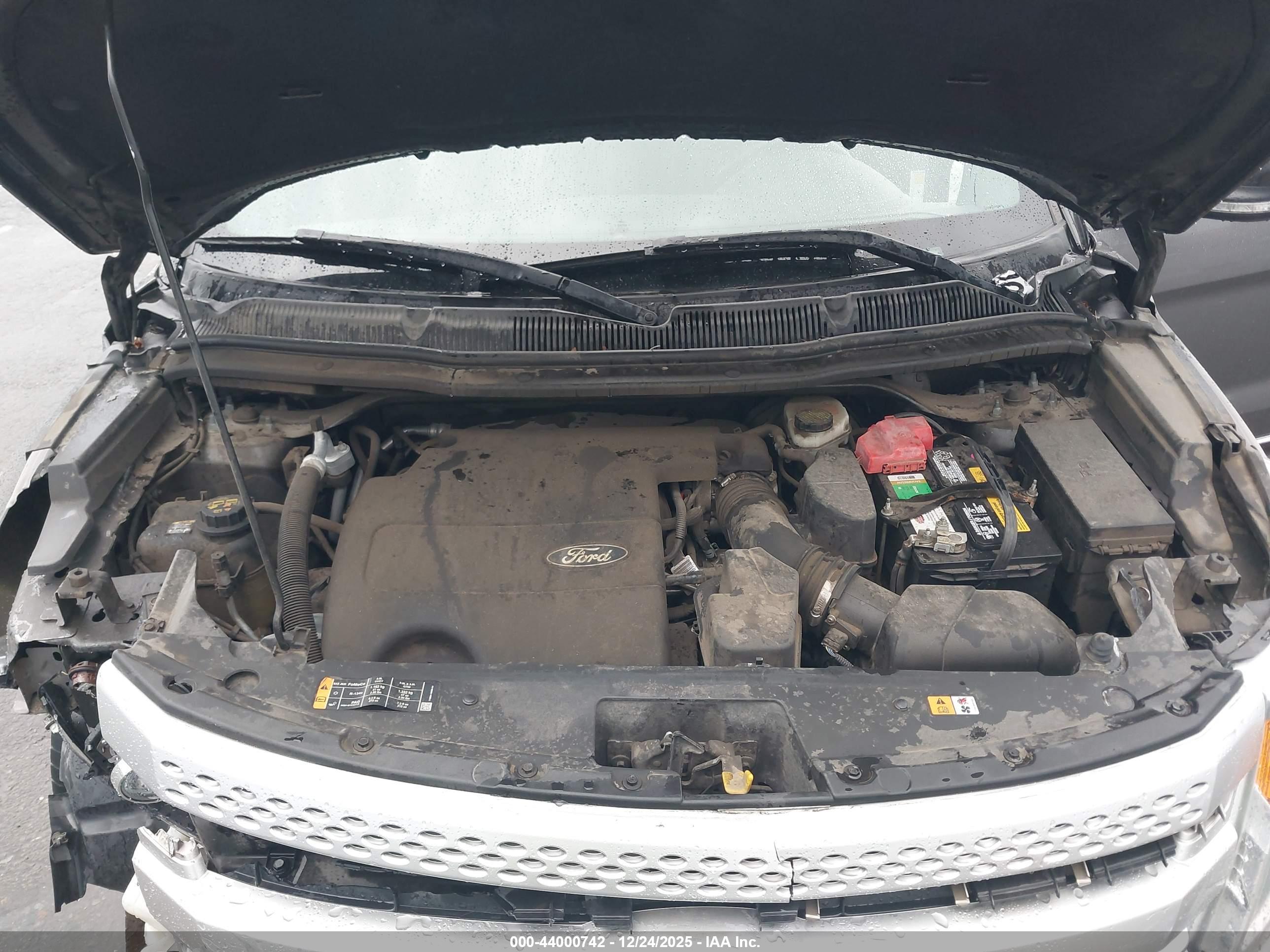 FORD EXPLORER image 10