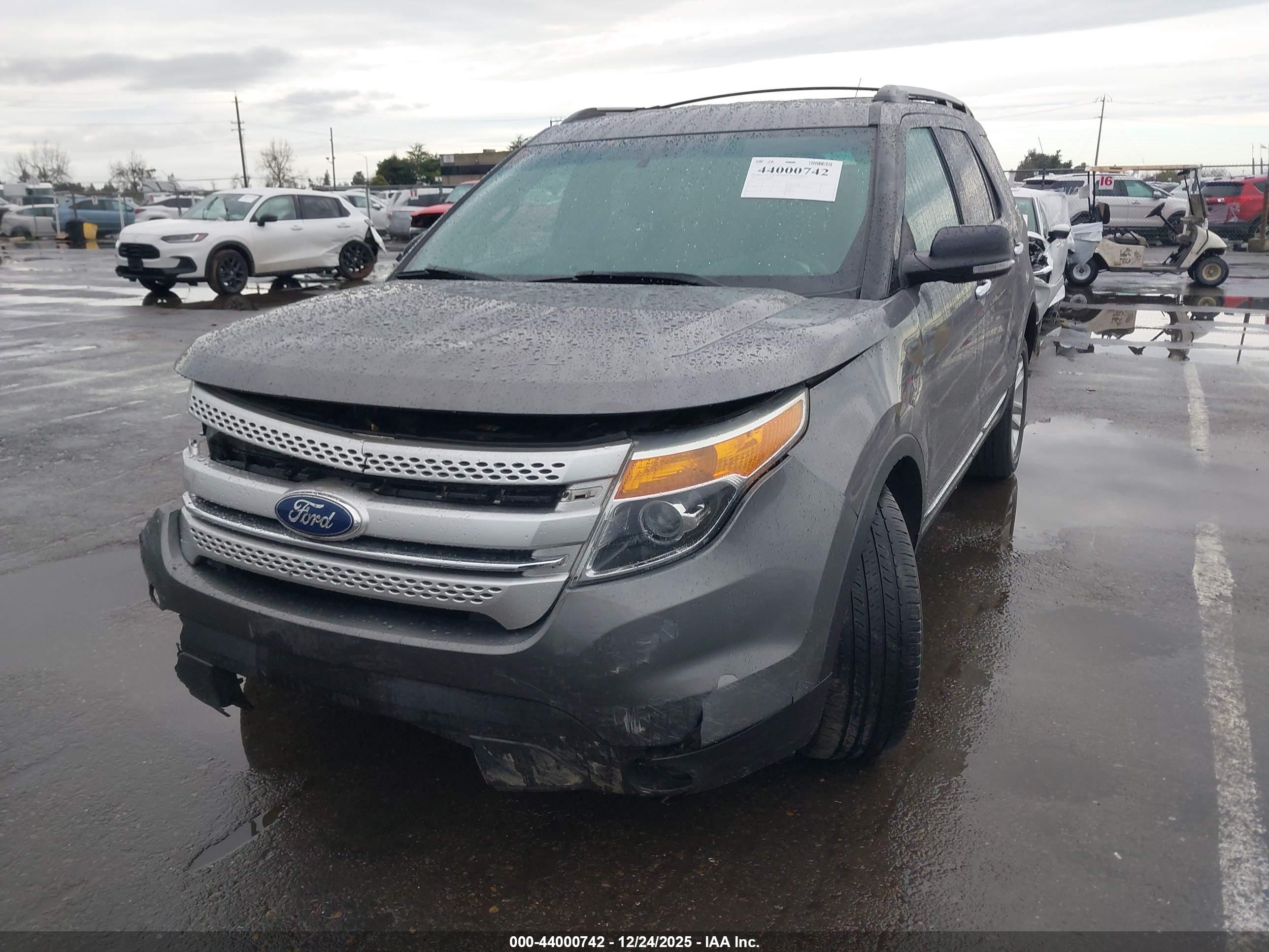 FORD EXPLORER image 2