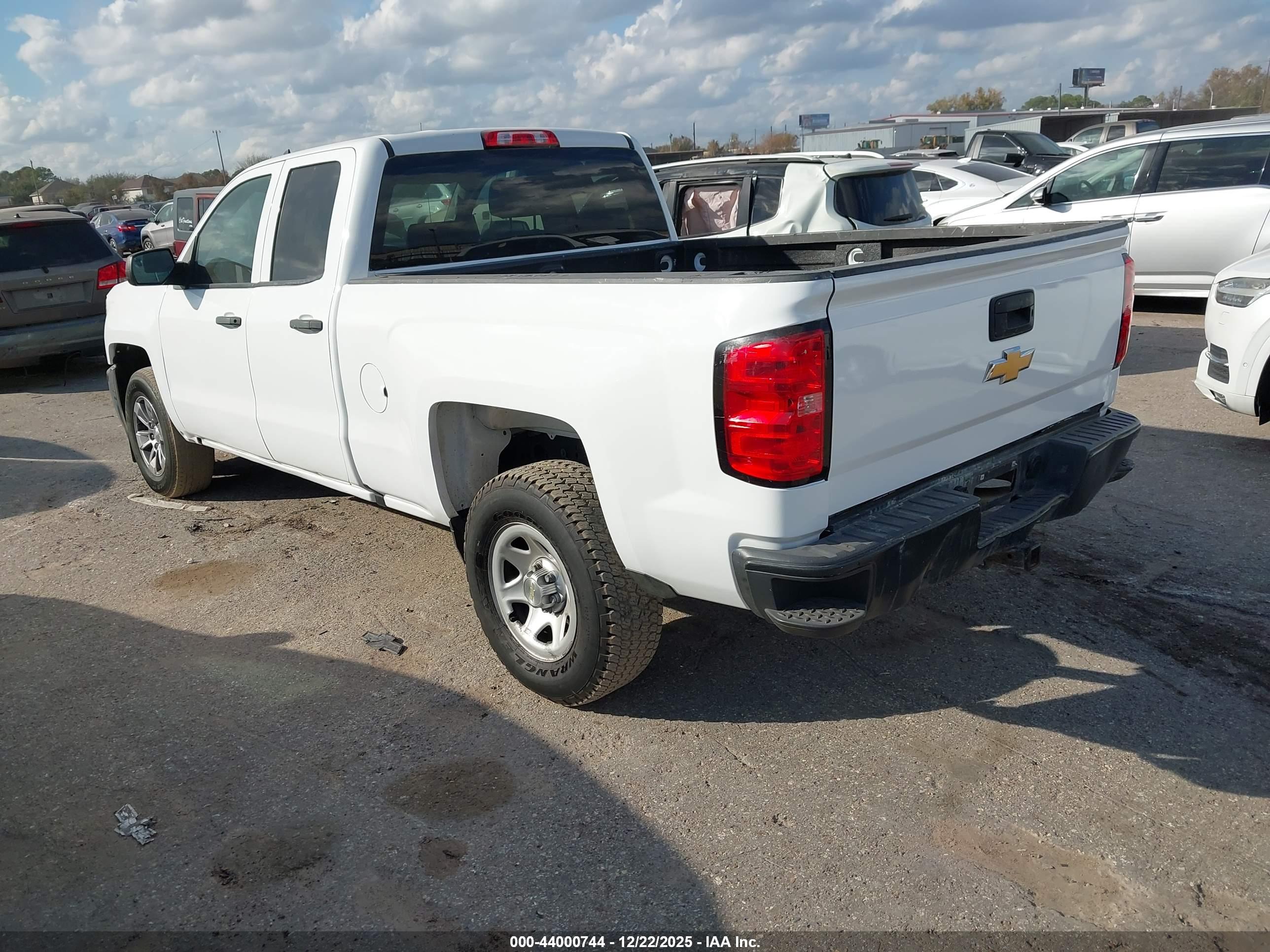 CHEVROLET SILVERADO image 3