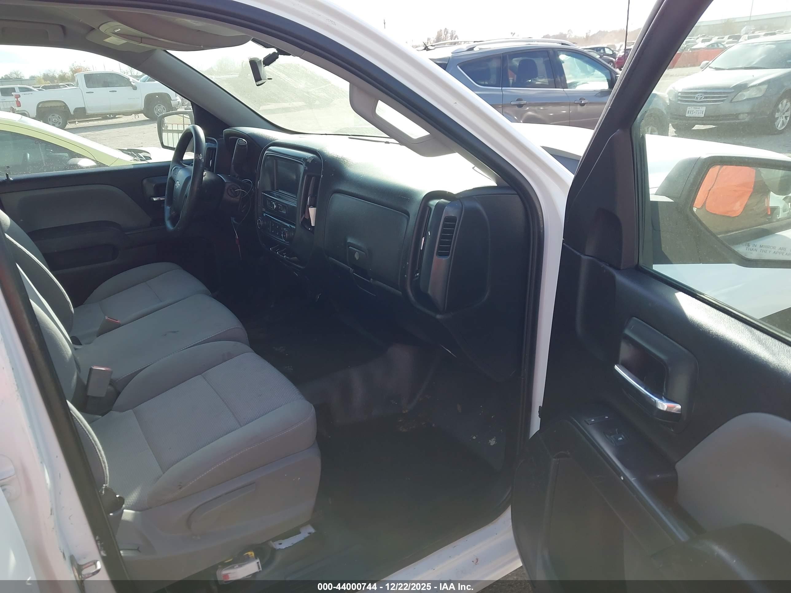 CHEVROLET SILVERADO image 5