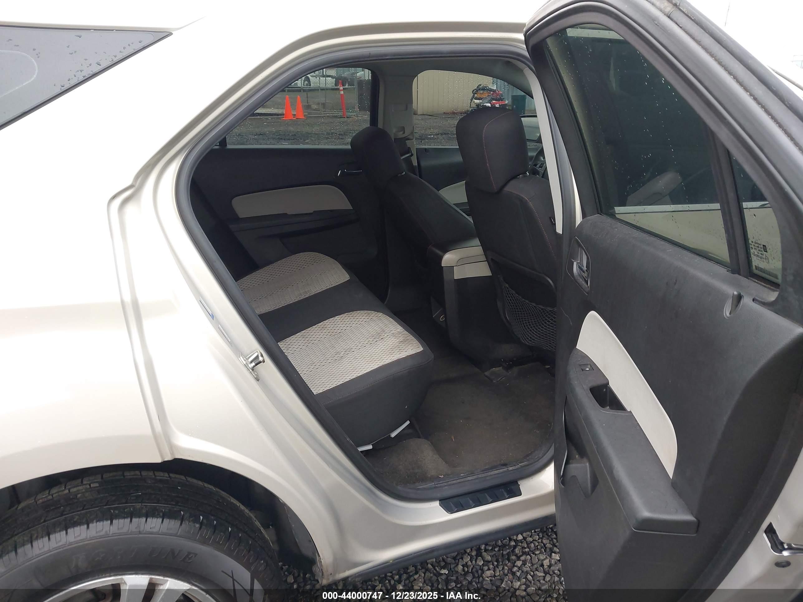 CHEVROLET EQUINOX image 8