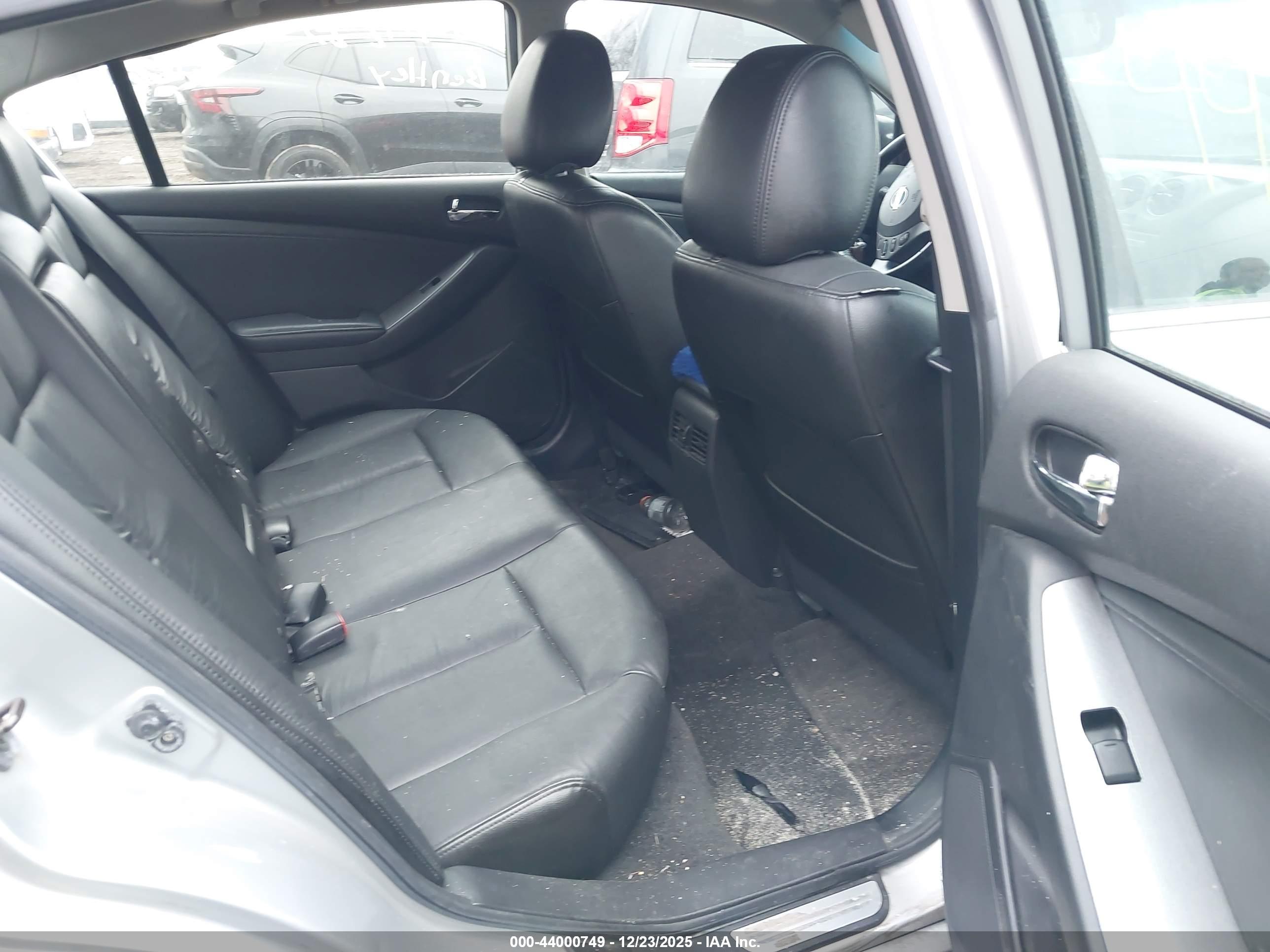 NISSAN ALTIMA image 8