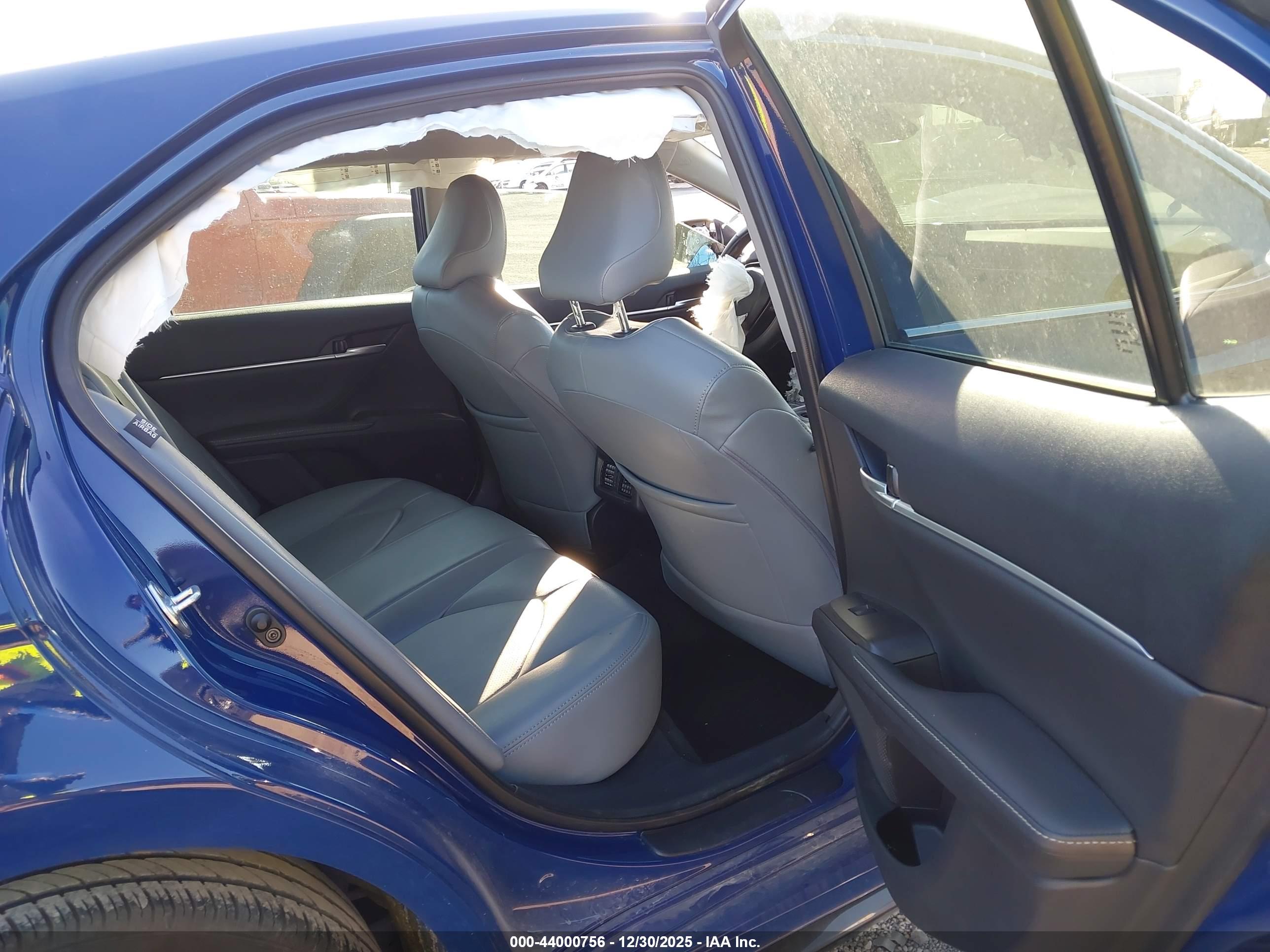 TOYOTA CAMRY image 8