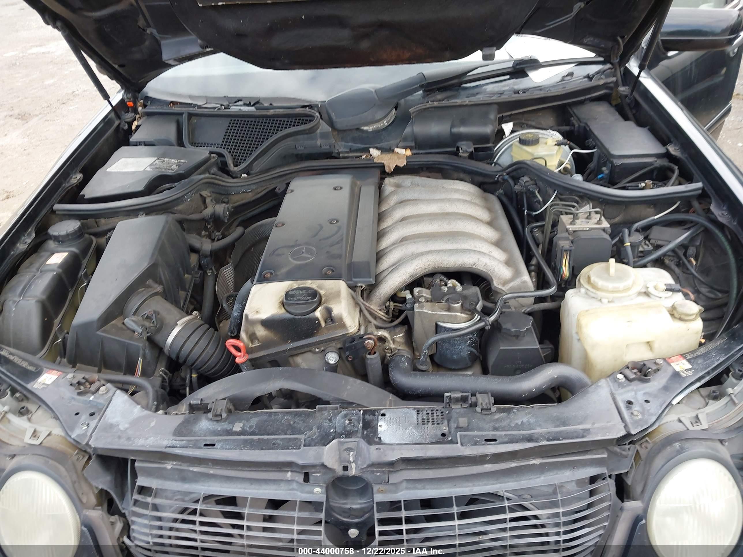 MERCEDES-BENZ E image 10