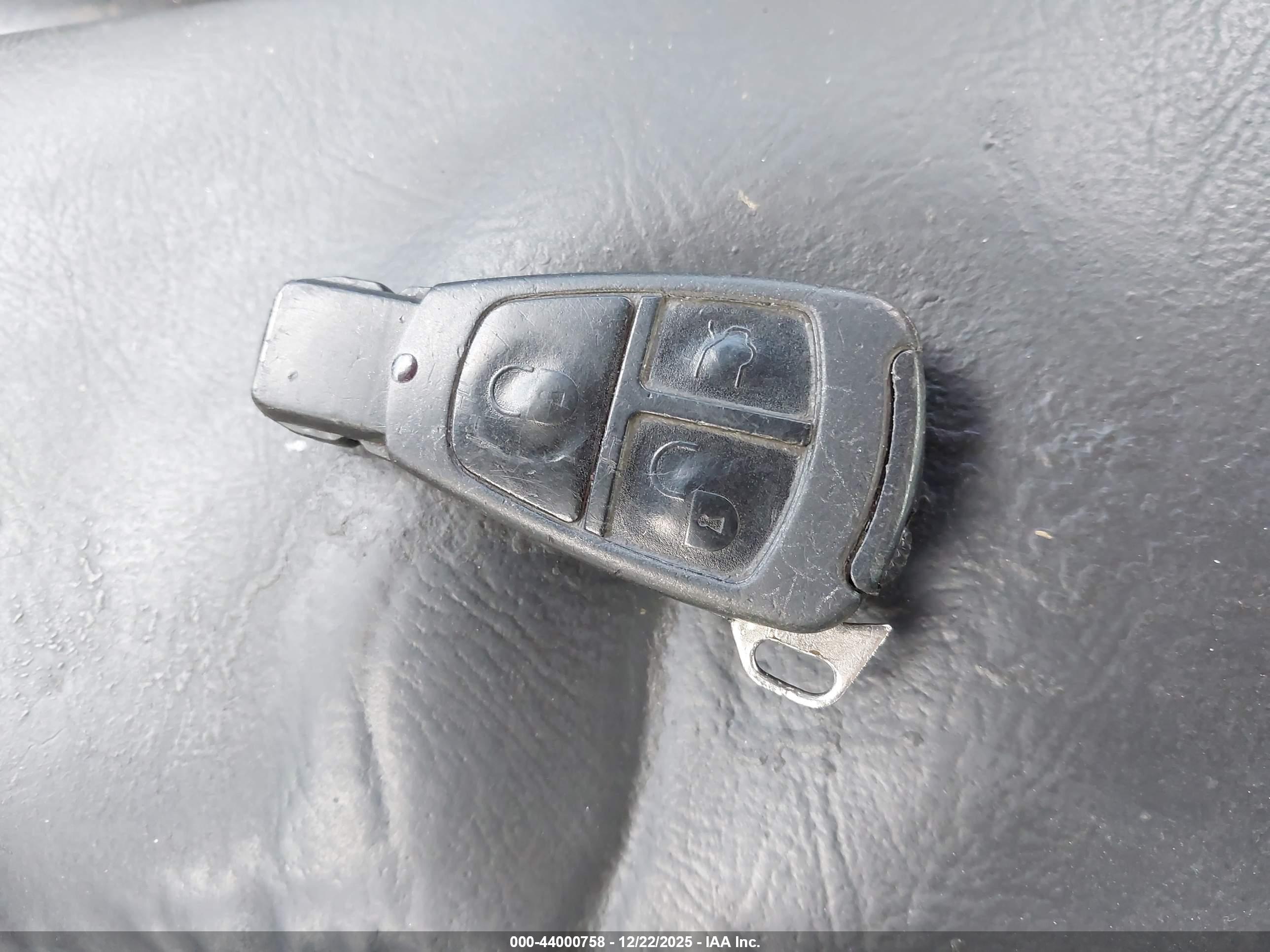 MERCEDES-BENZ E image 11