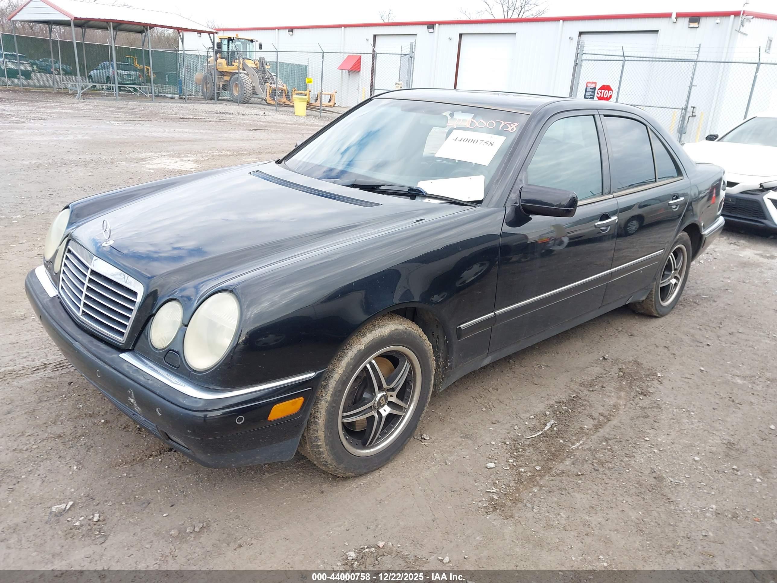 MERCEDES-BENZ E image 2