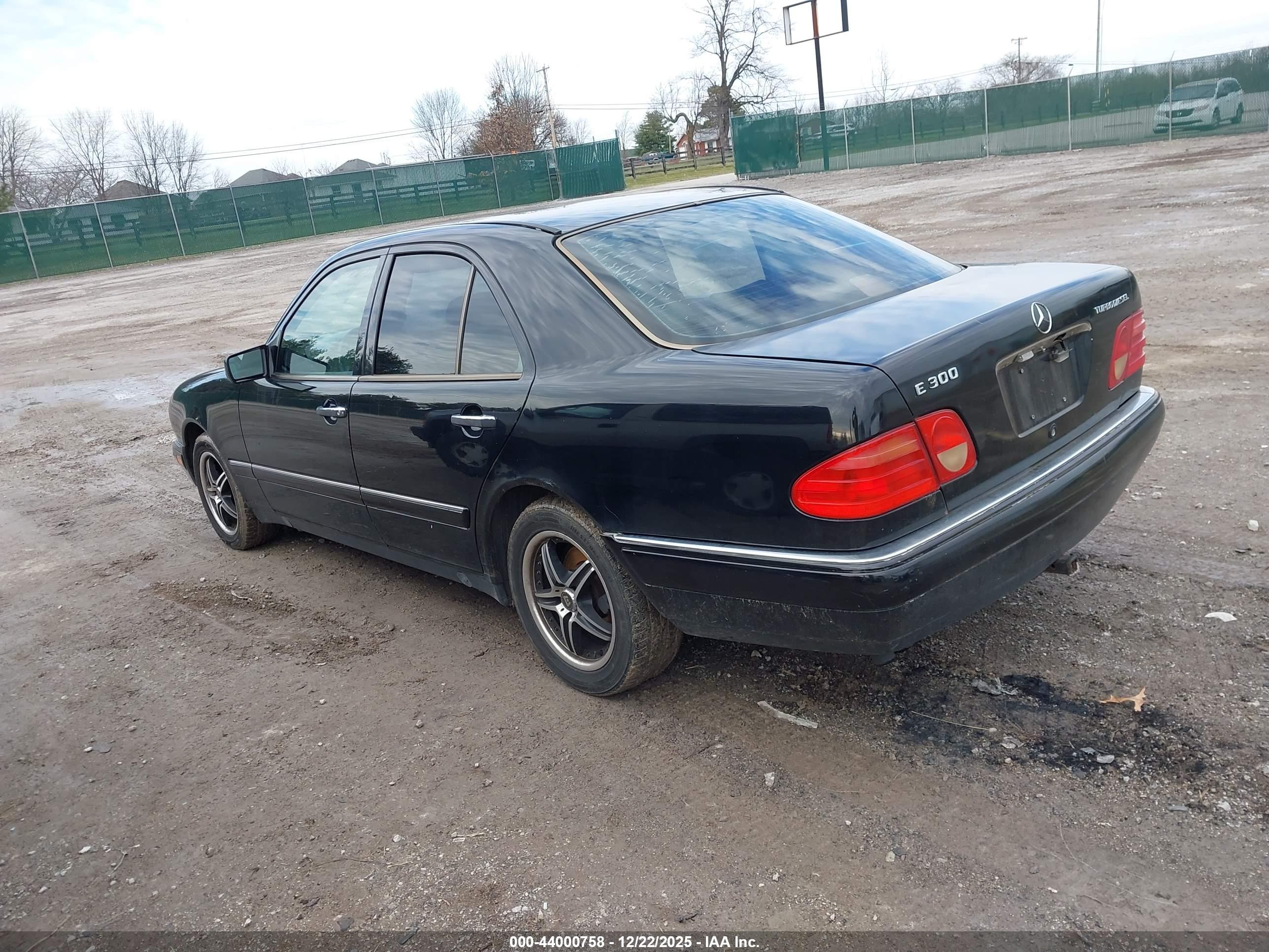 MERCEDES-BENZ E image 3