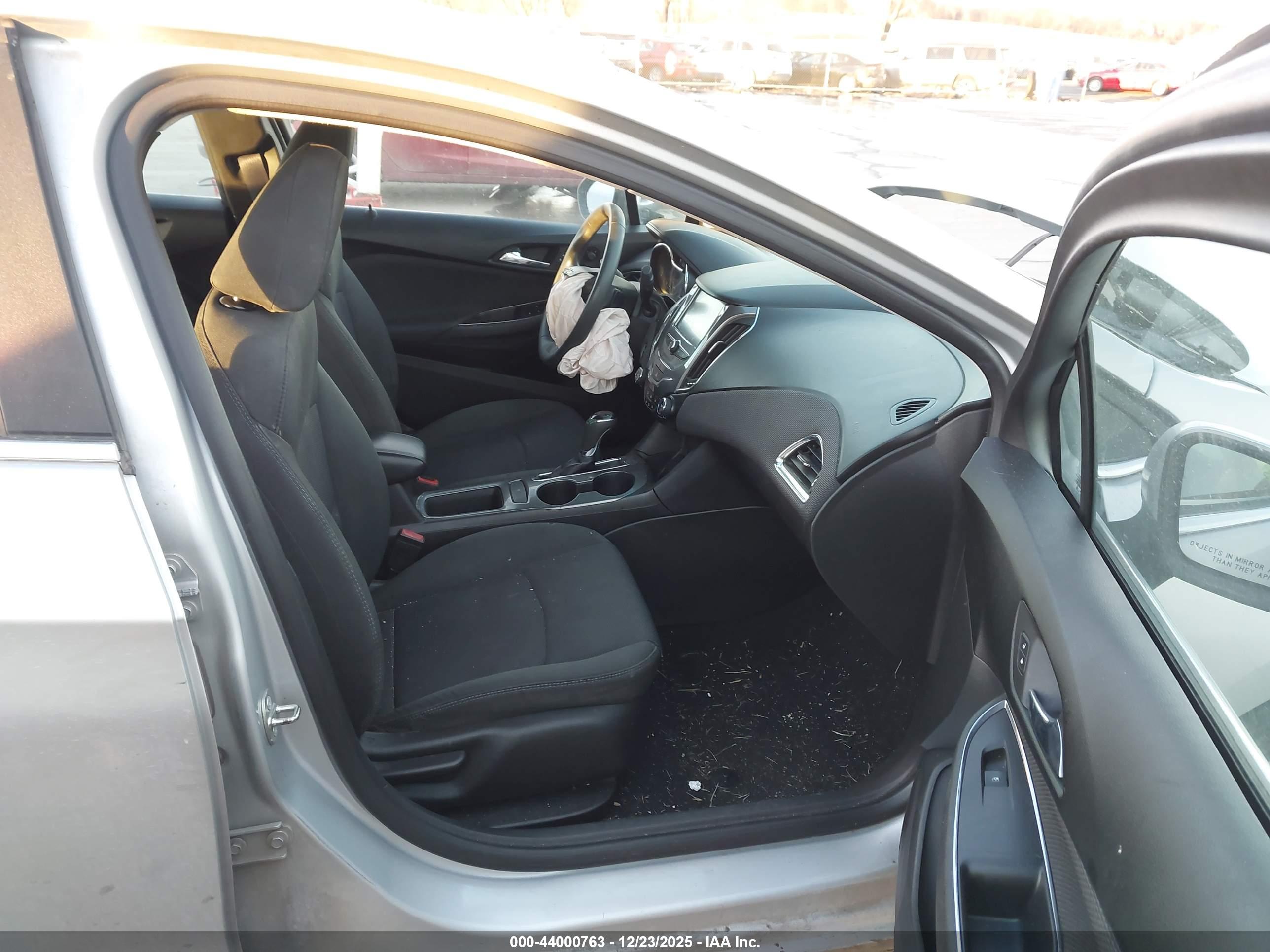 CHEVROLET CRUZE image 5