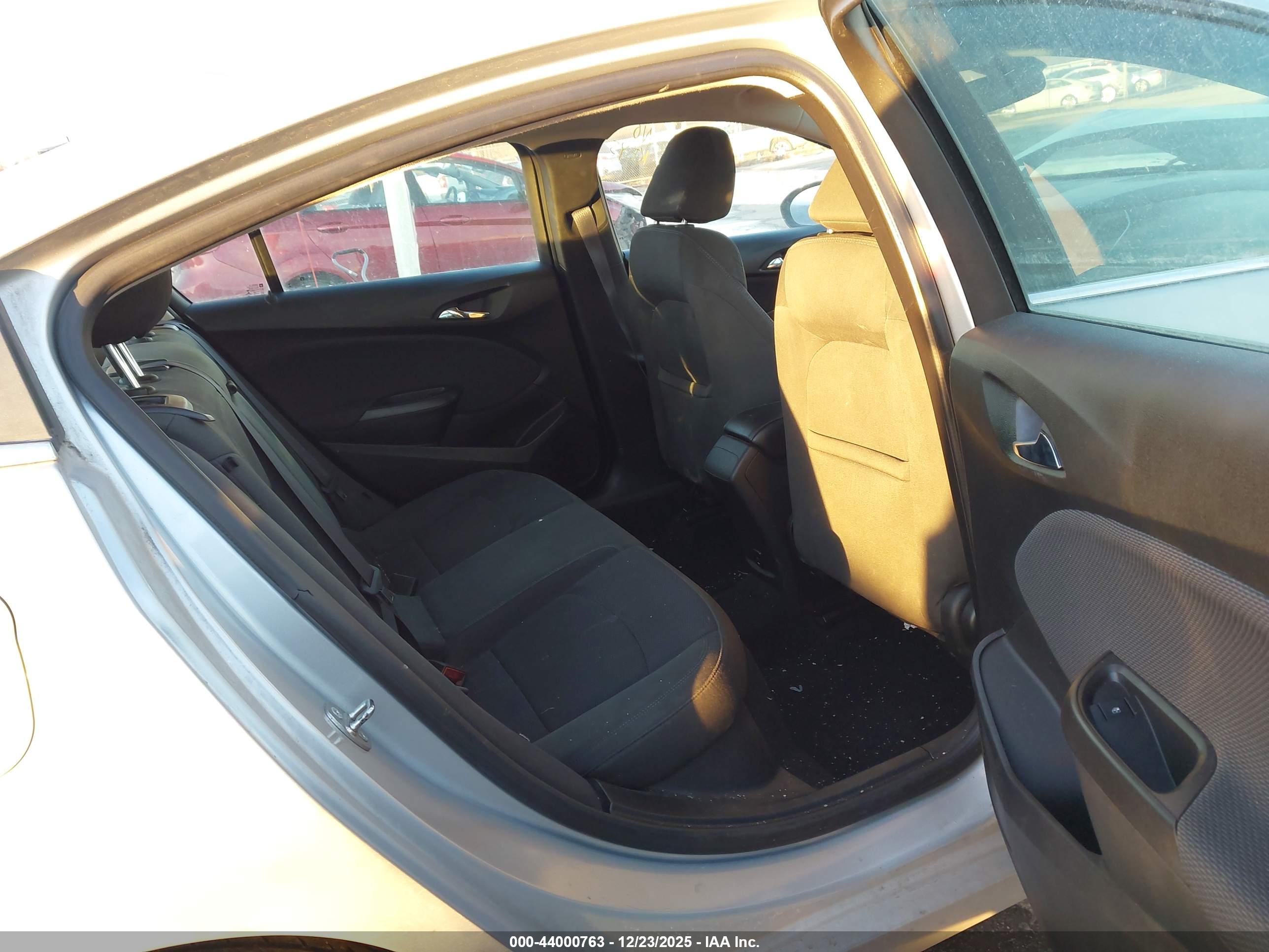 CHEVROLET CRUZE image 8