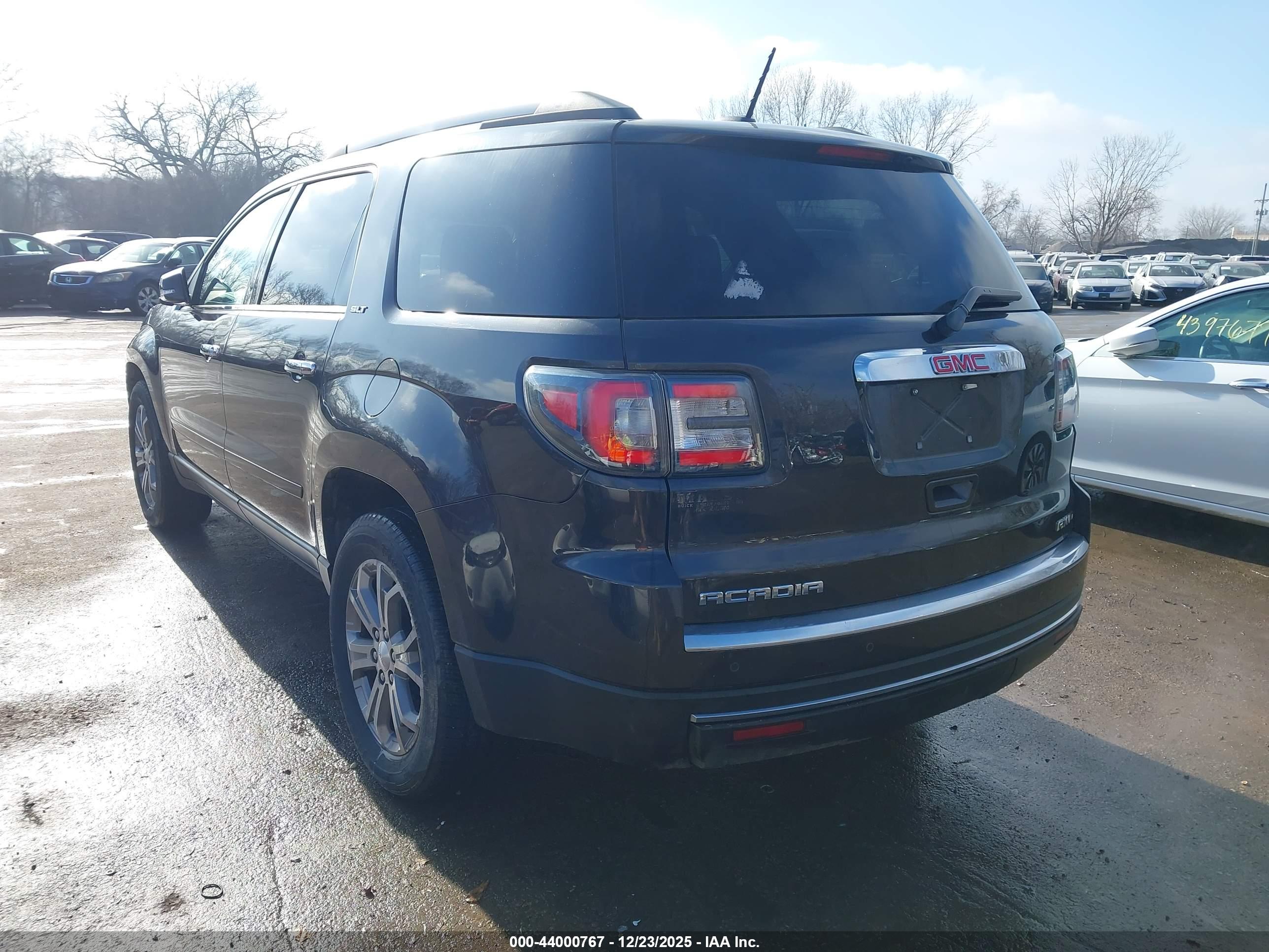 GMC ACADIA image 3