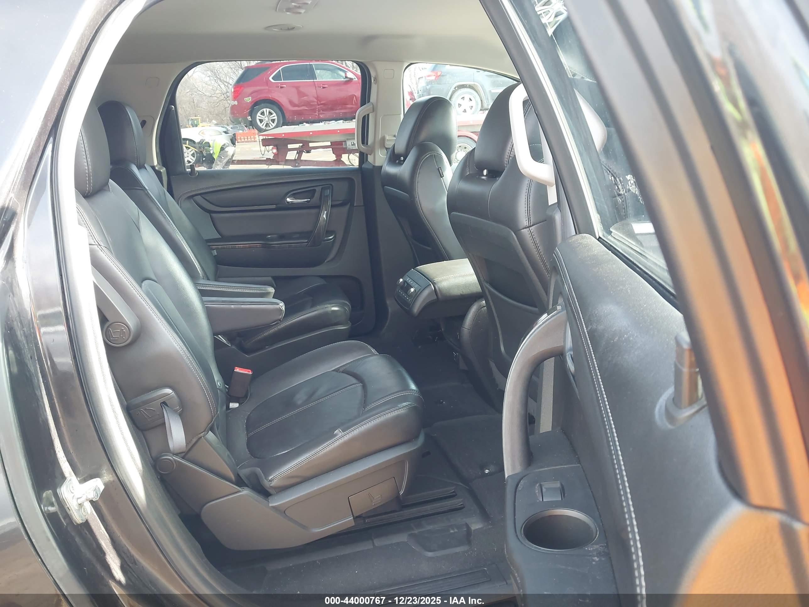 GMC ACADIA image 8