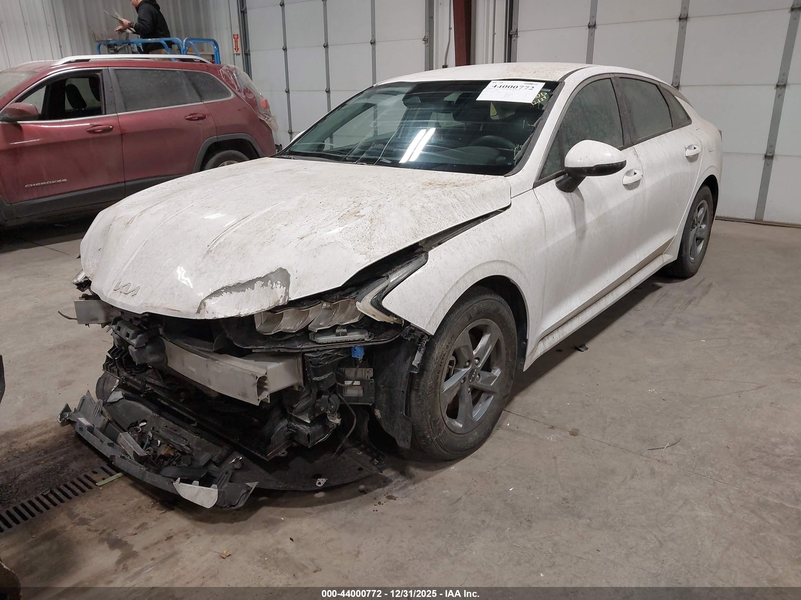 KIA K5 image 2