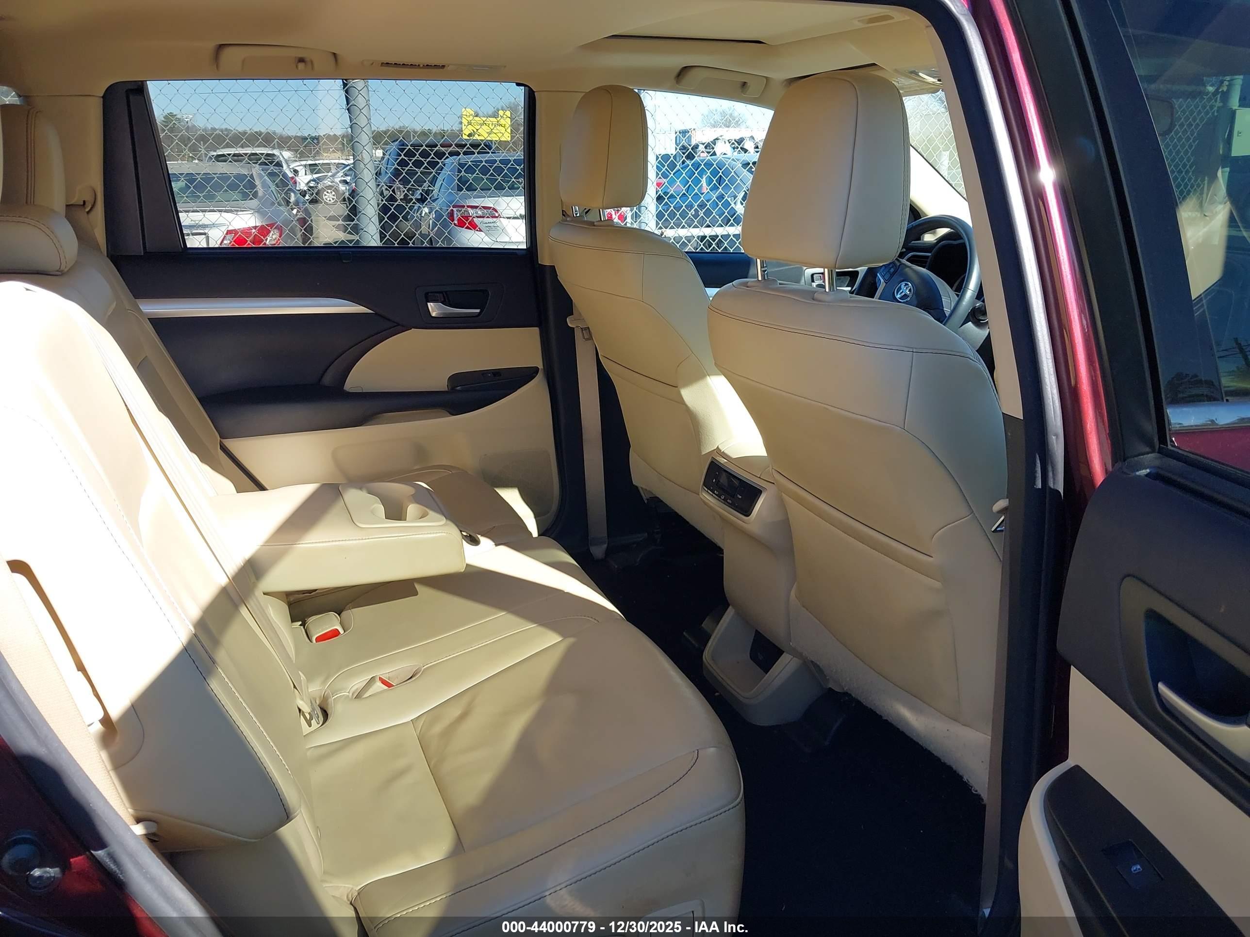 TOYOTA HIGHLANDER image 8