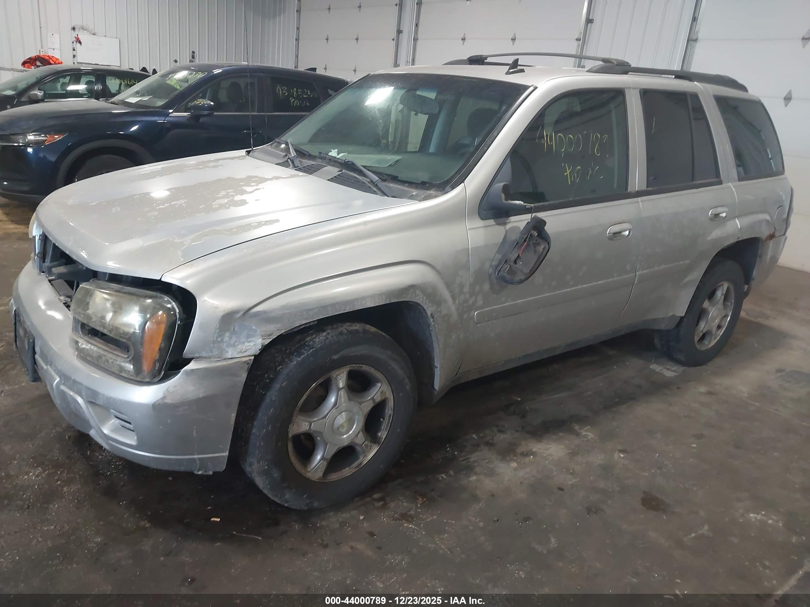 CHEVROLET TRAILBLAZER image 2