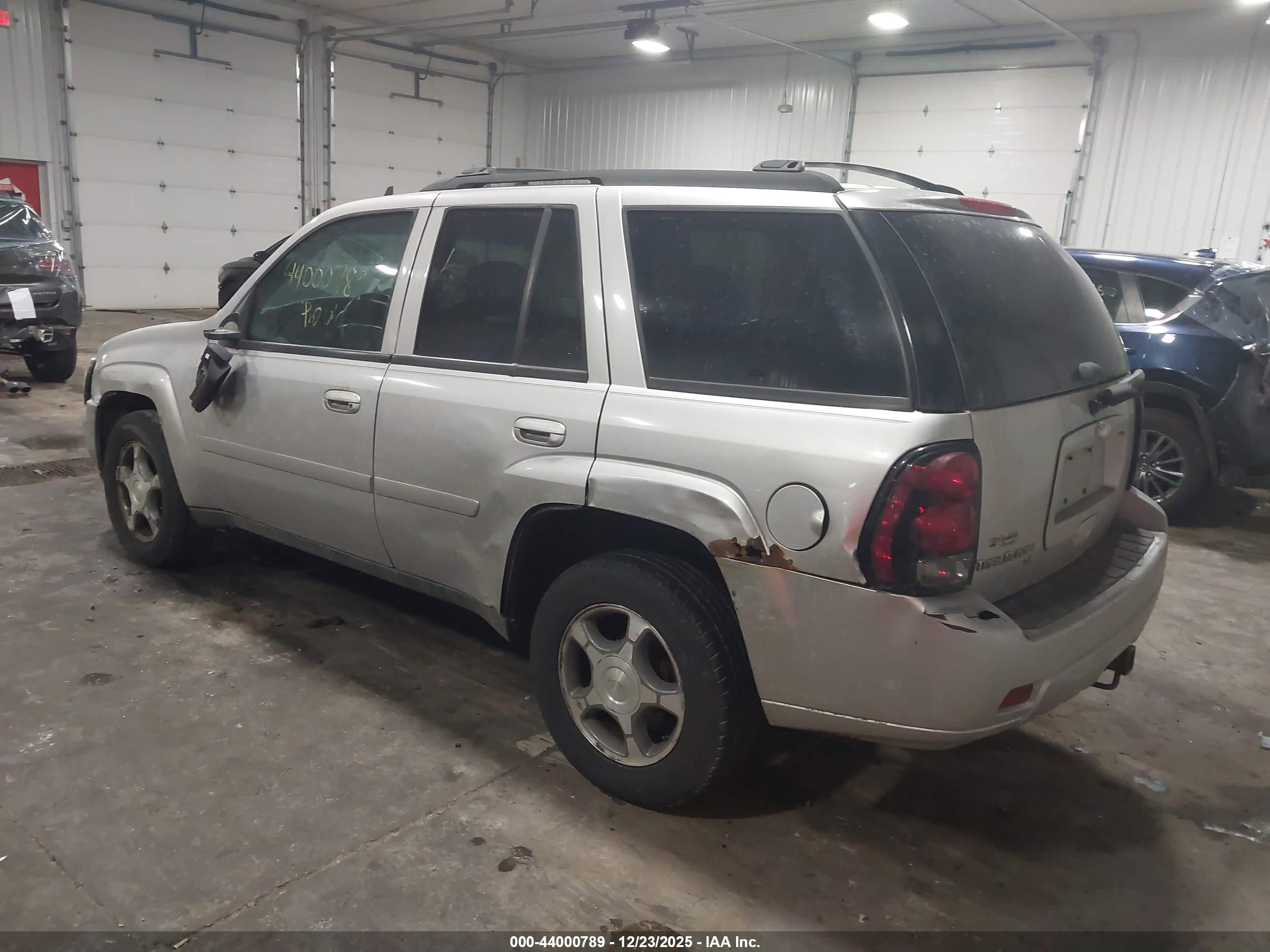 CHEVROLET TRAILBLAZER image 3