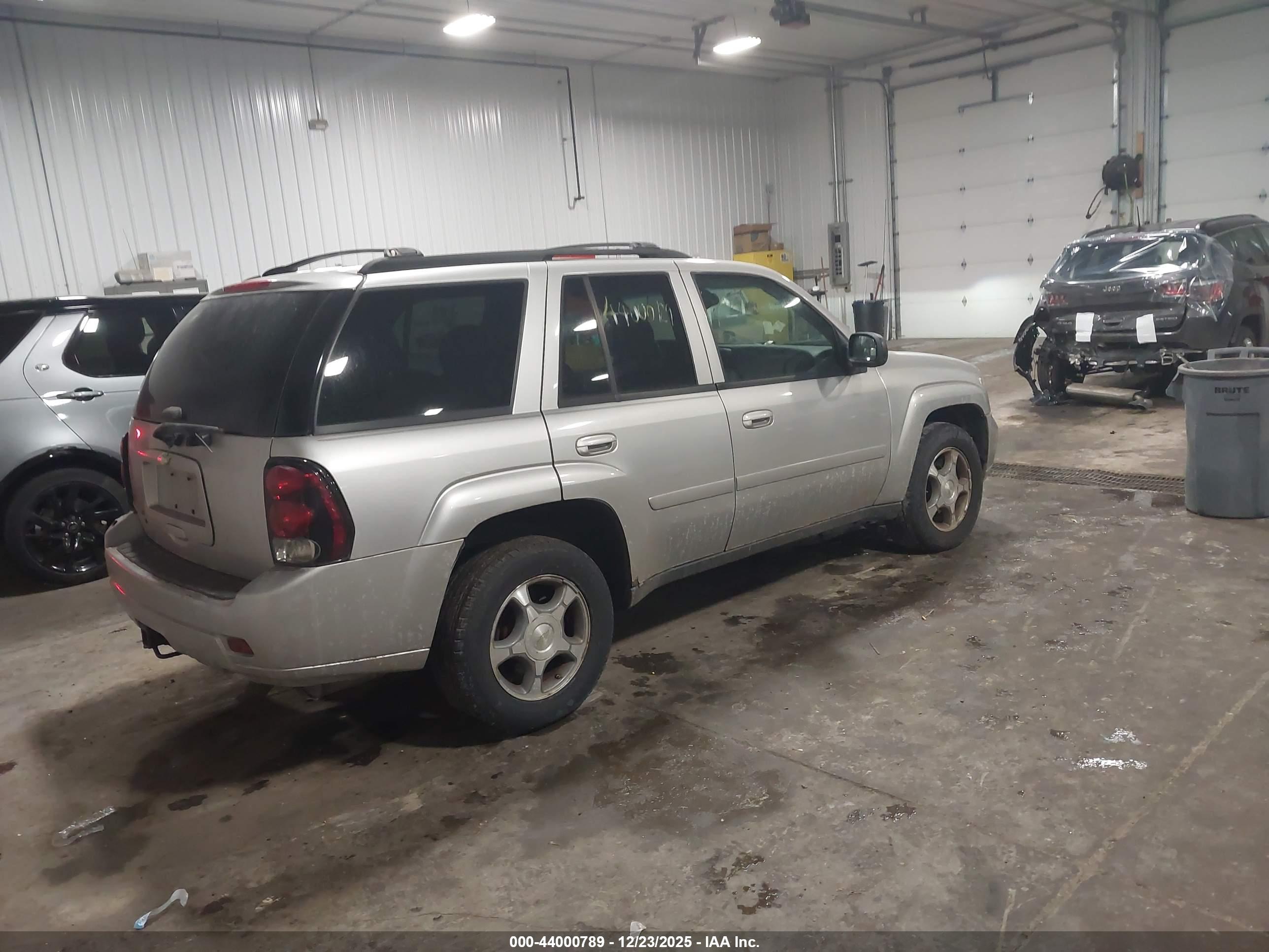 CHEVROLET TRAILBLAZER image 4