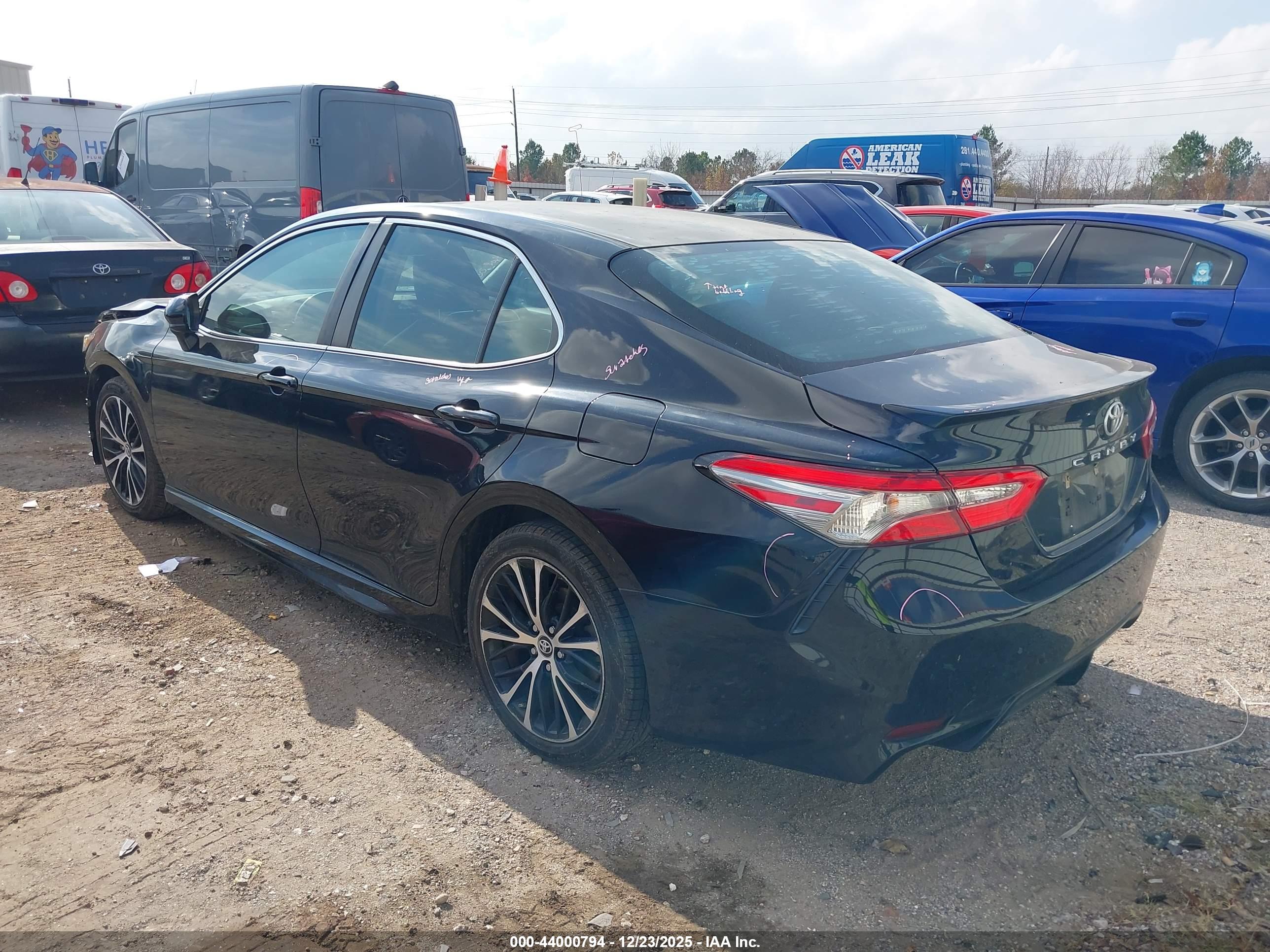 TOYOTA CAMRY image 3