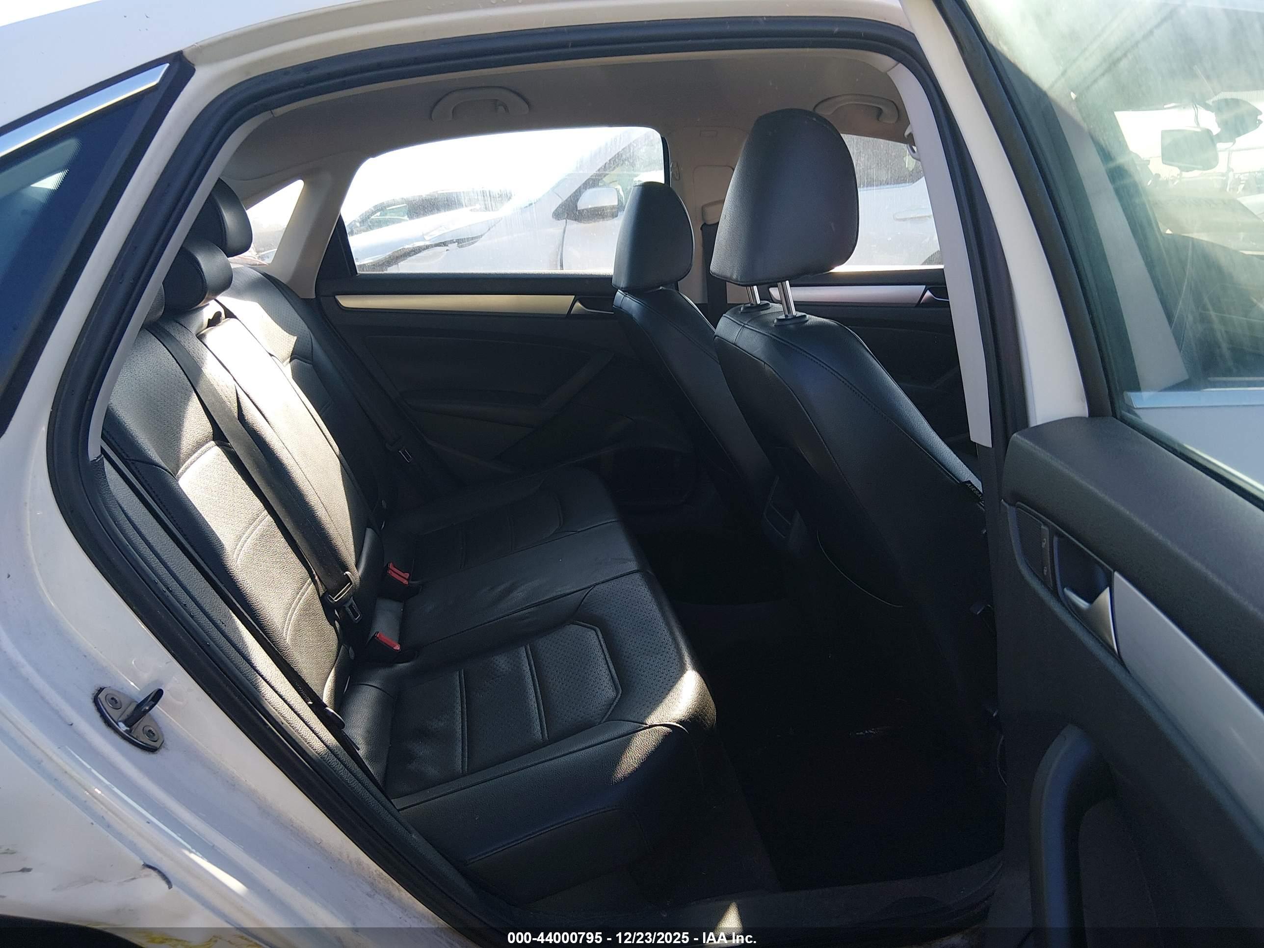 VOLKSWAGEN PASSAT image 8