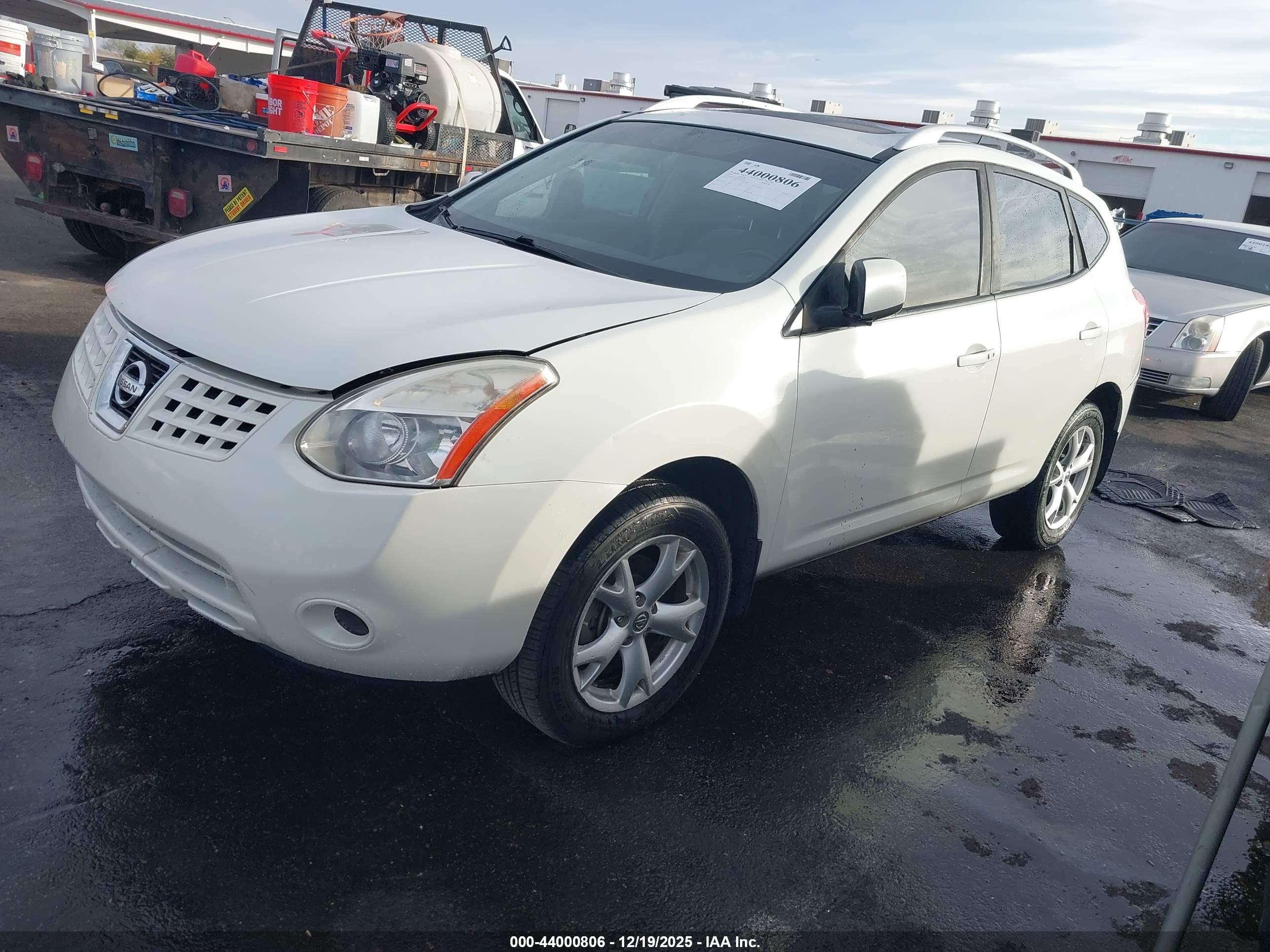 NISSAN ROGUE image 2