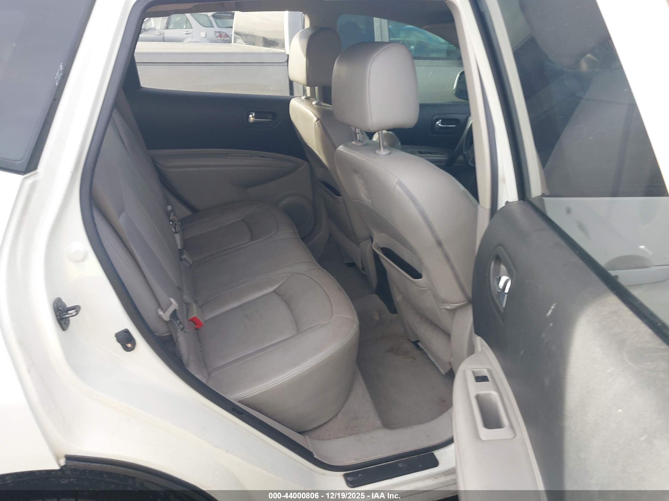 NISSAN ROGUE image 8