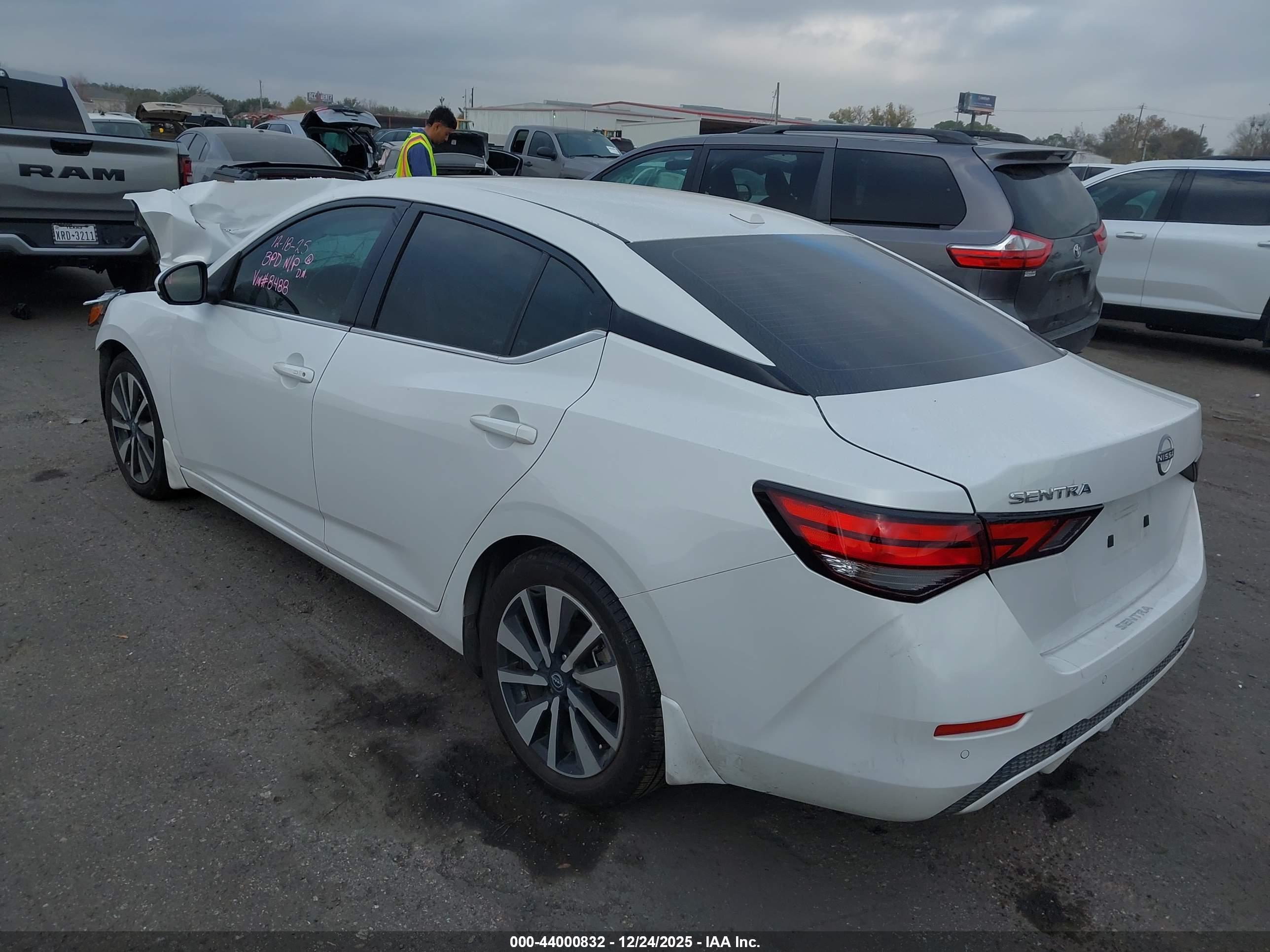 NISSAN SENTRA image 3