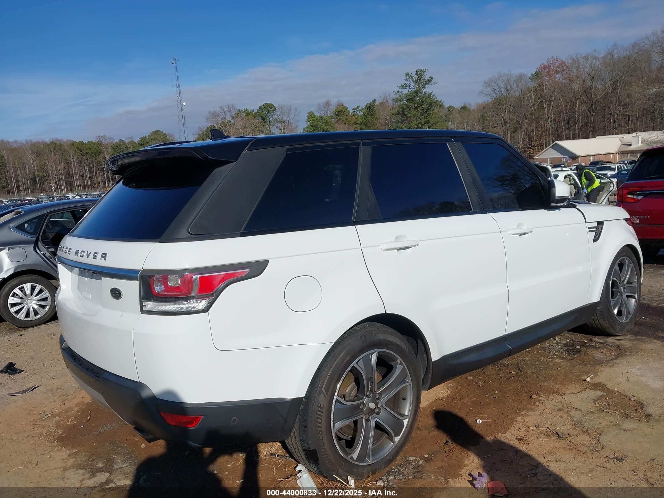 LAND ROVER image 4