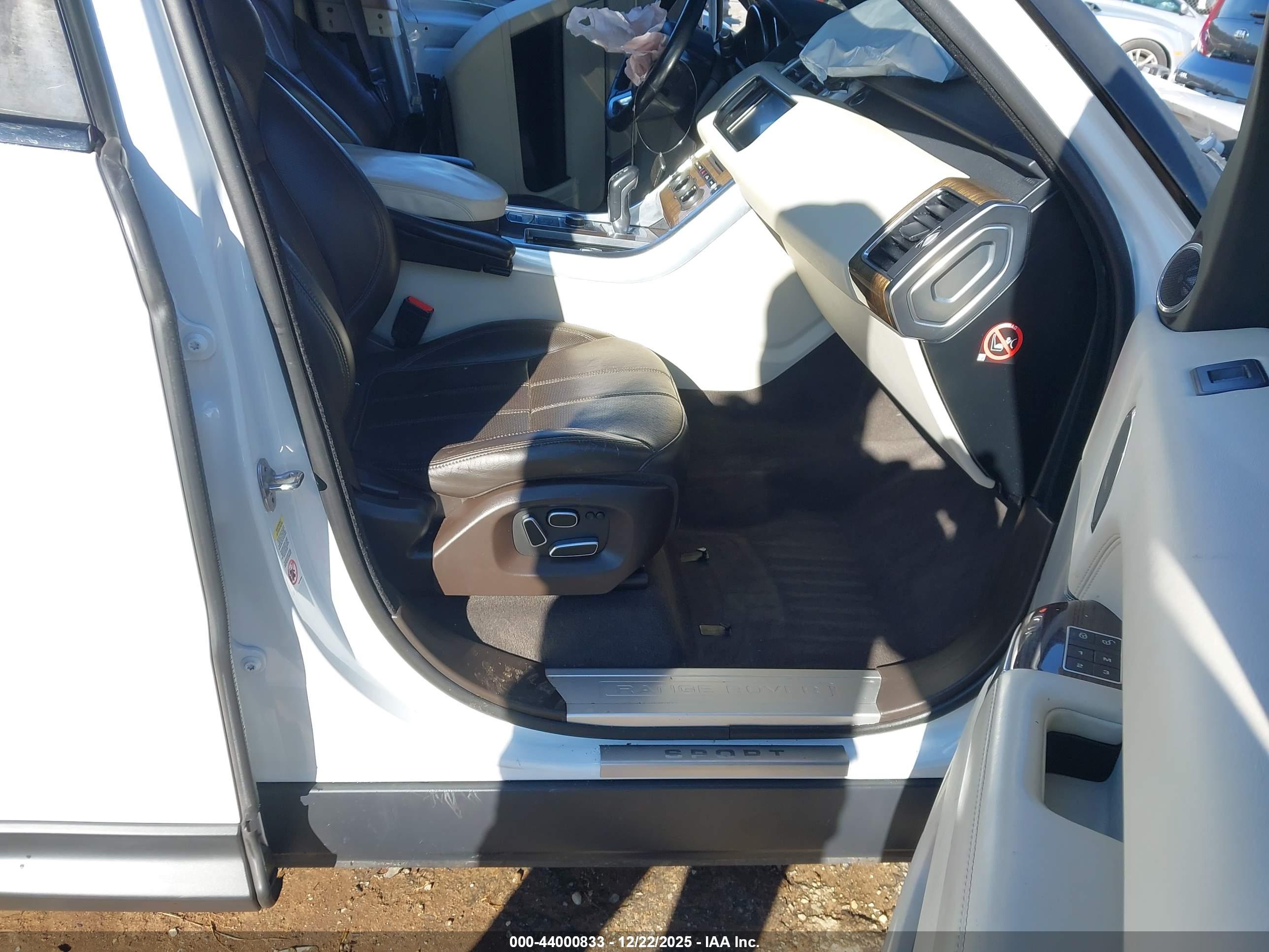 LAND ROVER image 5