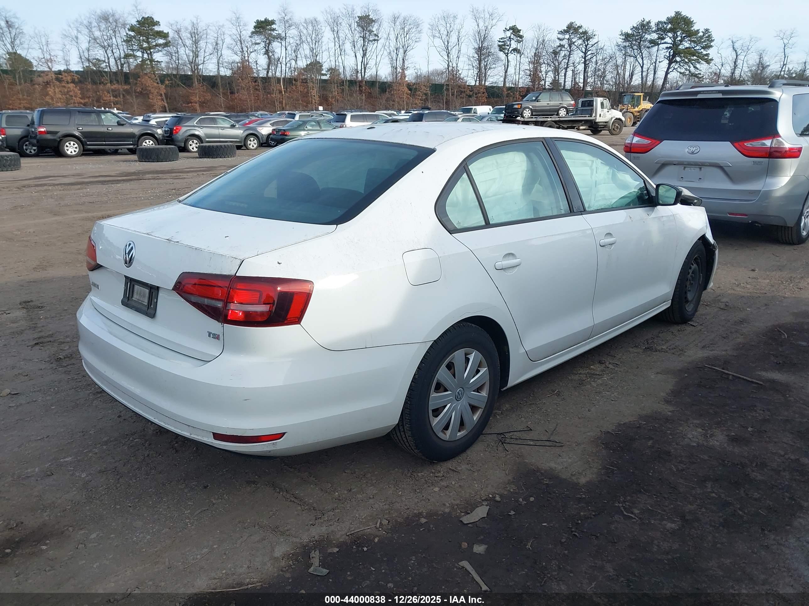 VOLKSWAGEN JETTA image 4