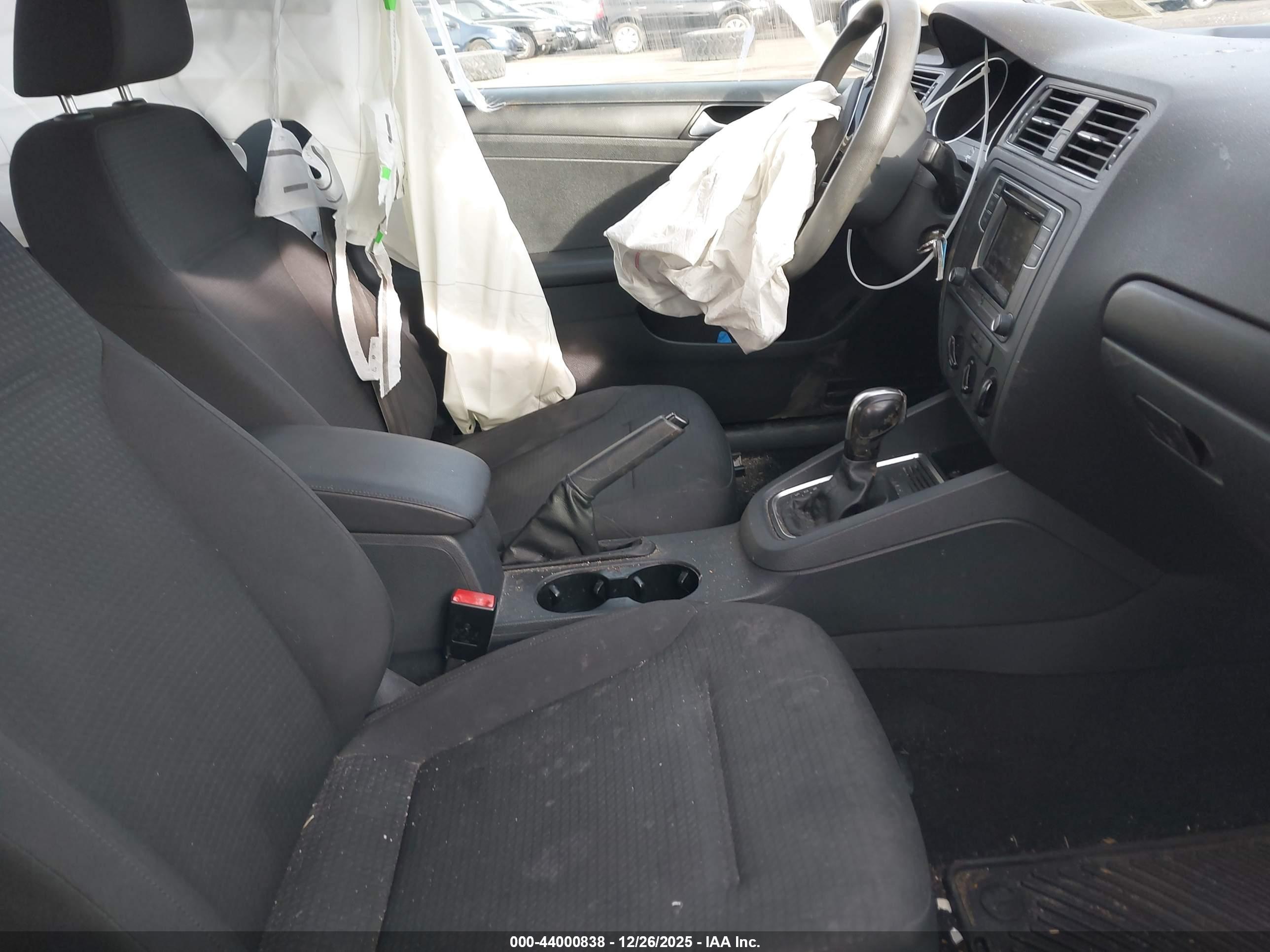 VOLKSWAGEN JETTA image 5
