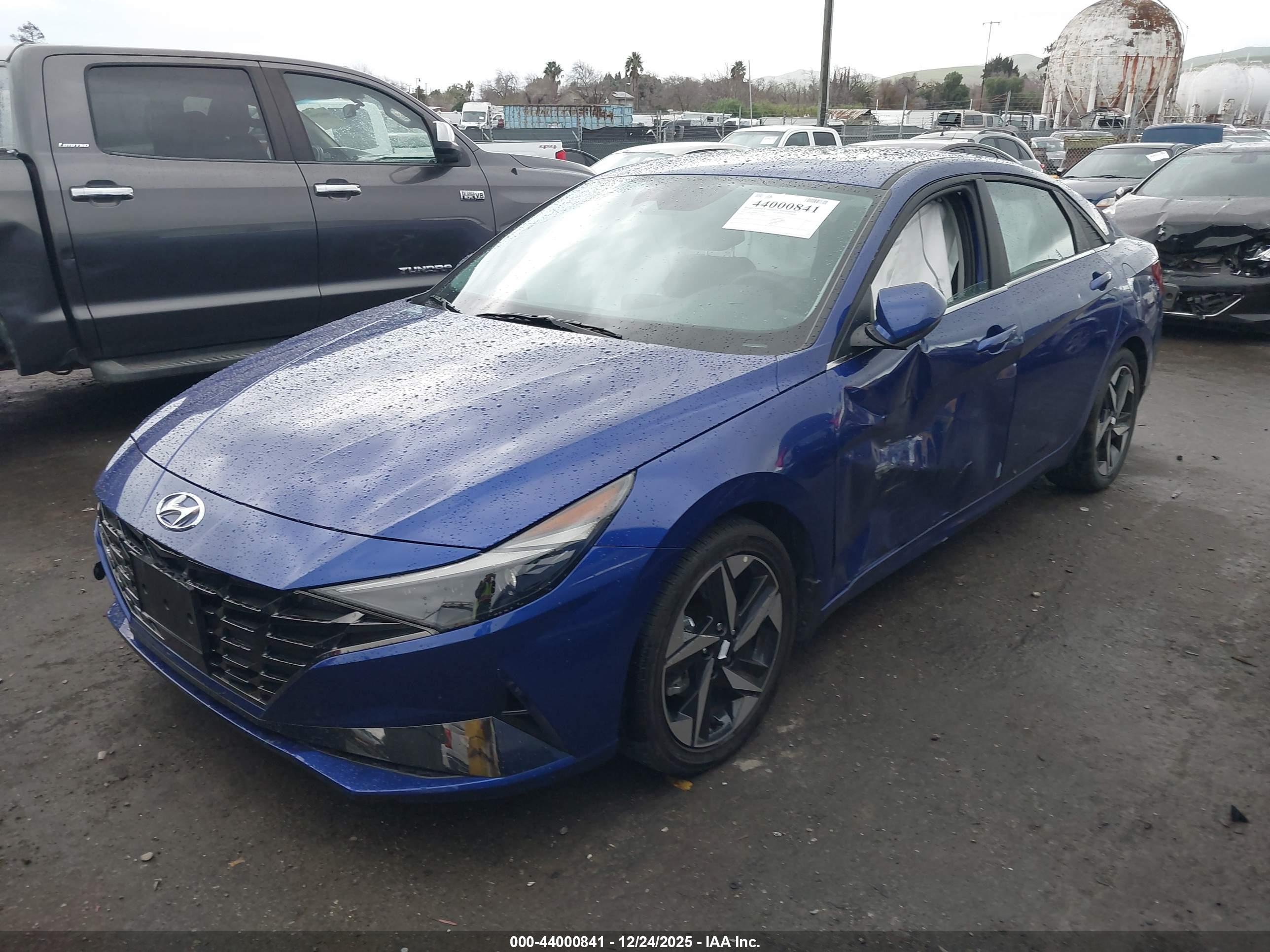 HYUNDAI ELANTRA image 2
