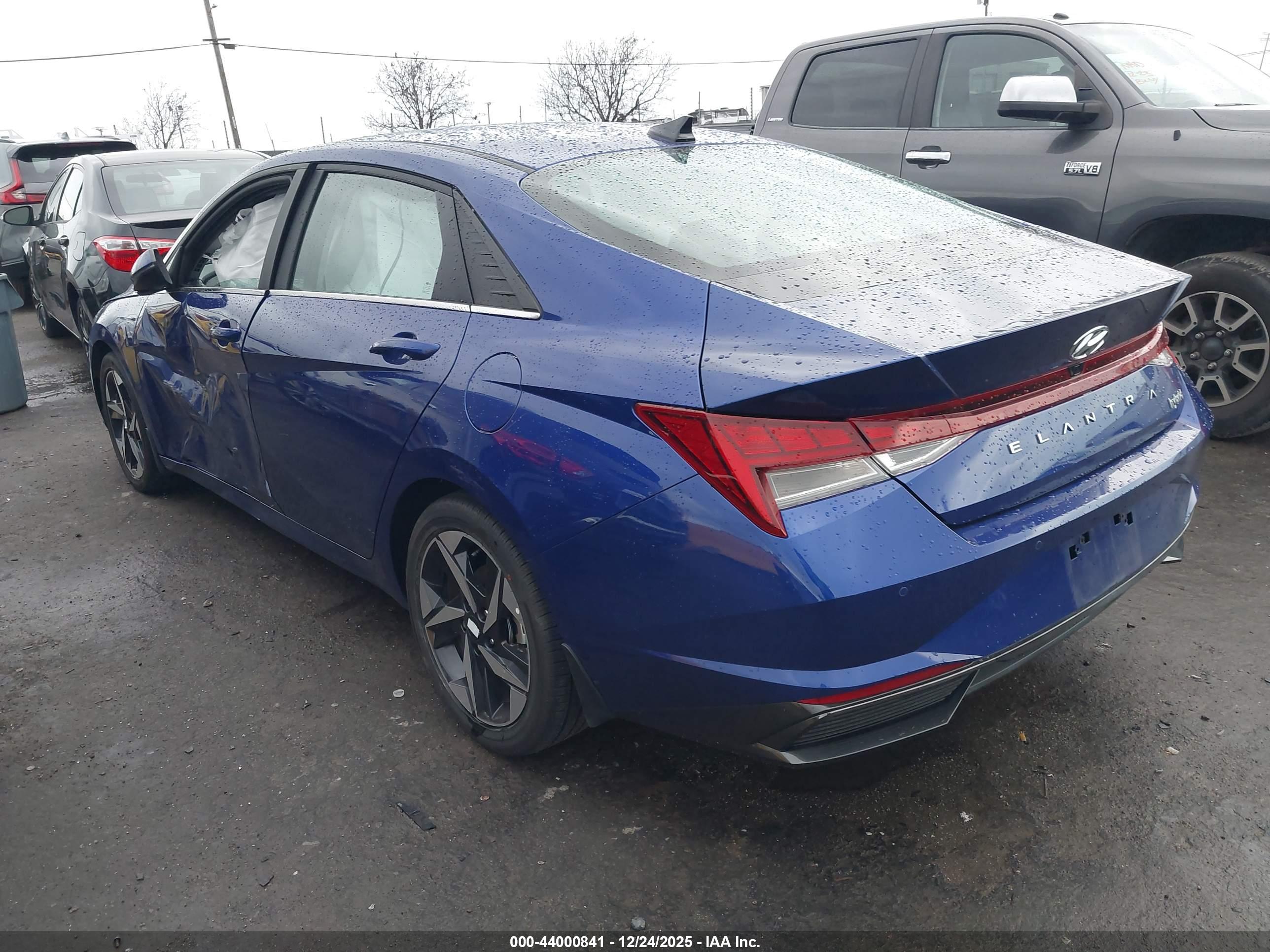 HYUNDAI ELANTRA image 3