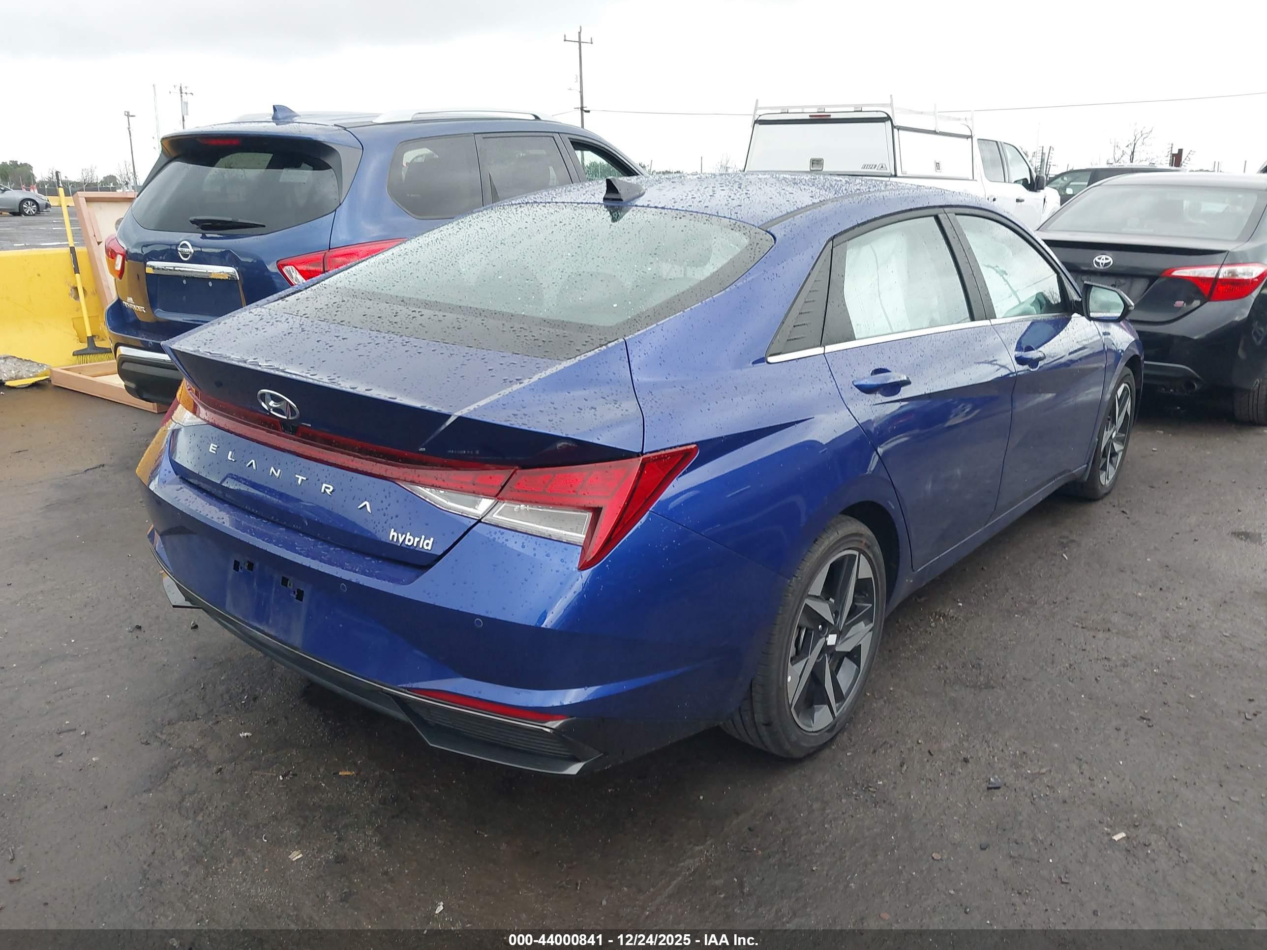 HYUNDAI ELANTRA image 4
