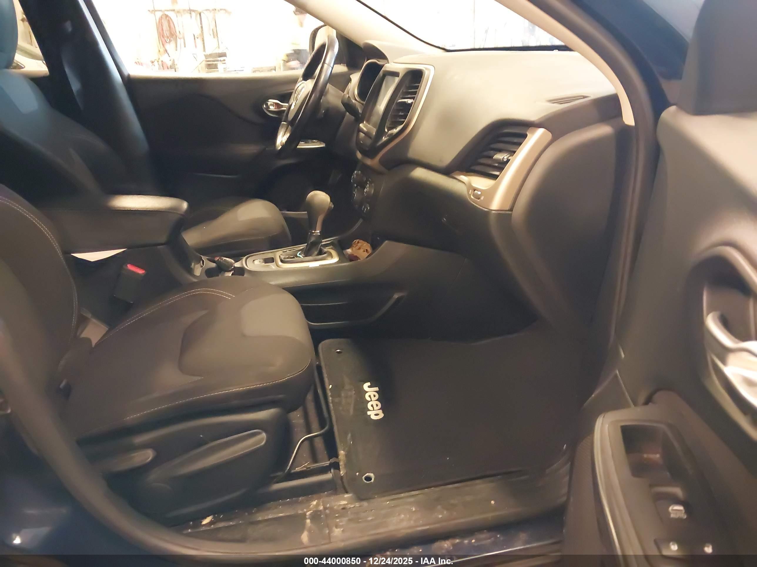 JEEP CHEROKEE image 5