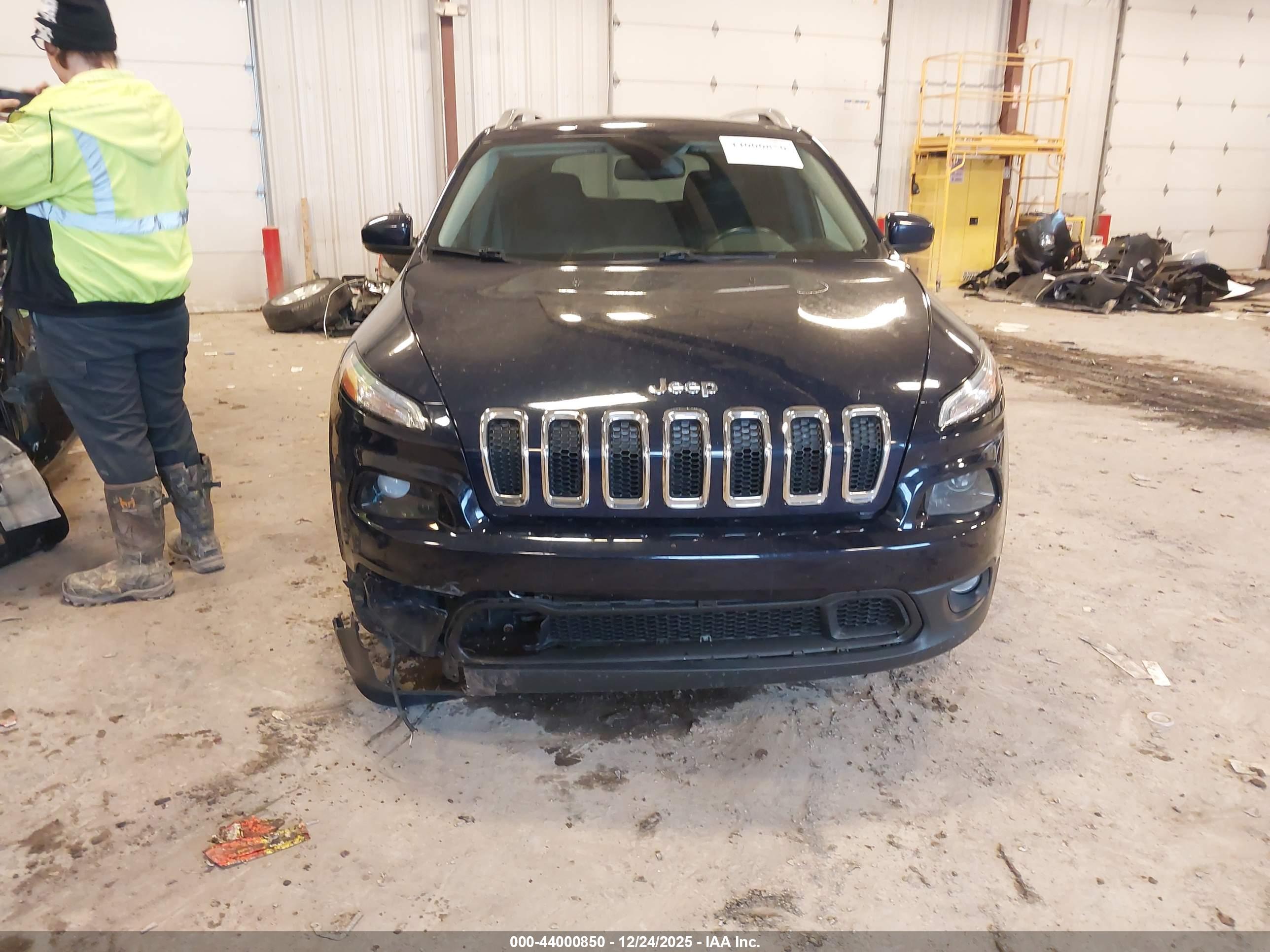 JEEP CHEROKEE image 6
