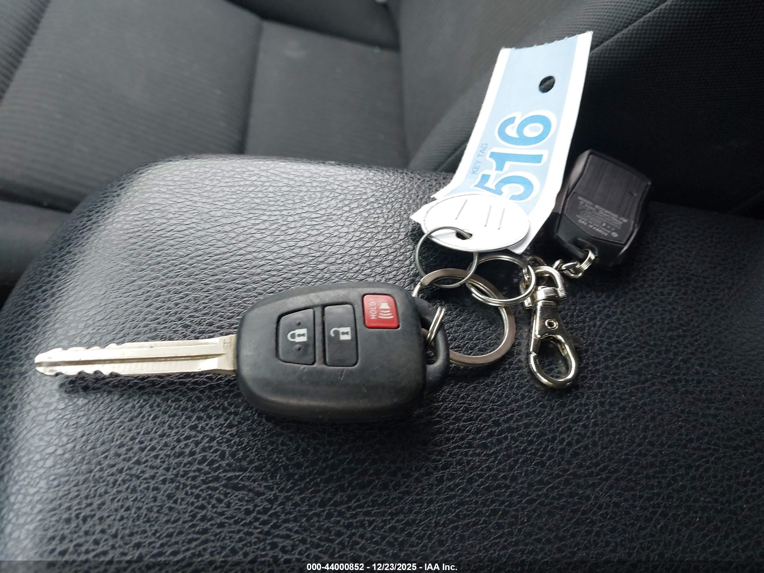 TOYOTA RAV4 image 11