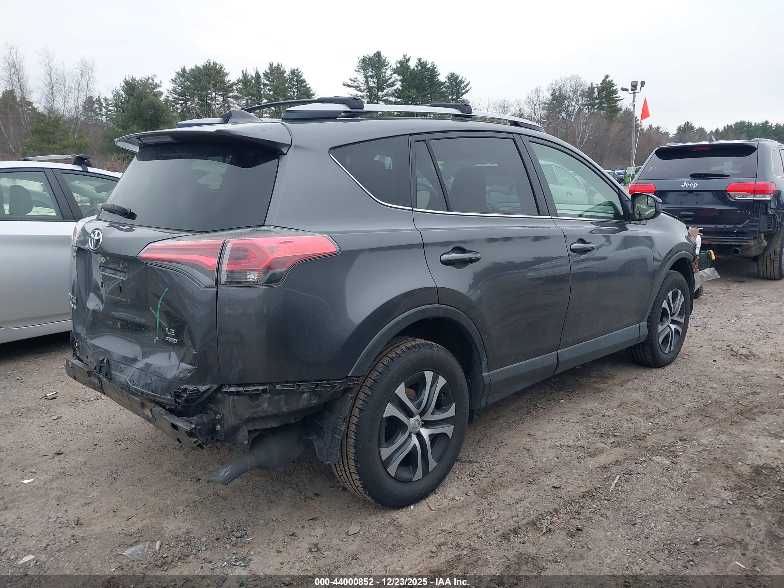 TOYOTA RAV4 image 4
