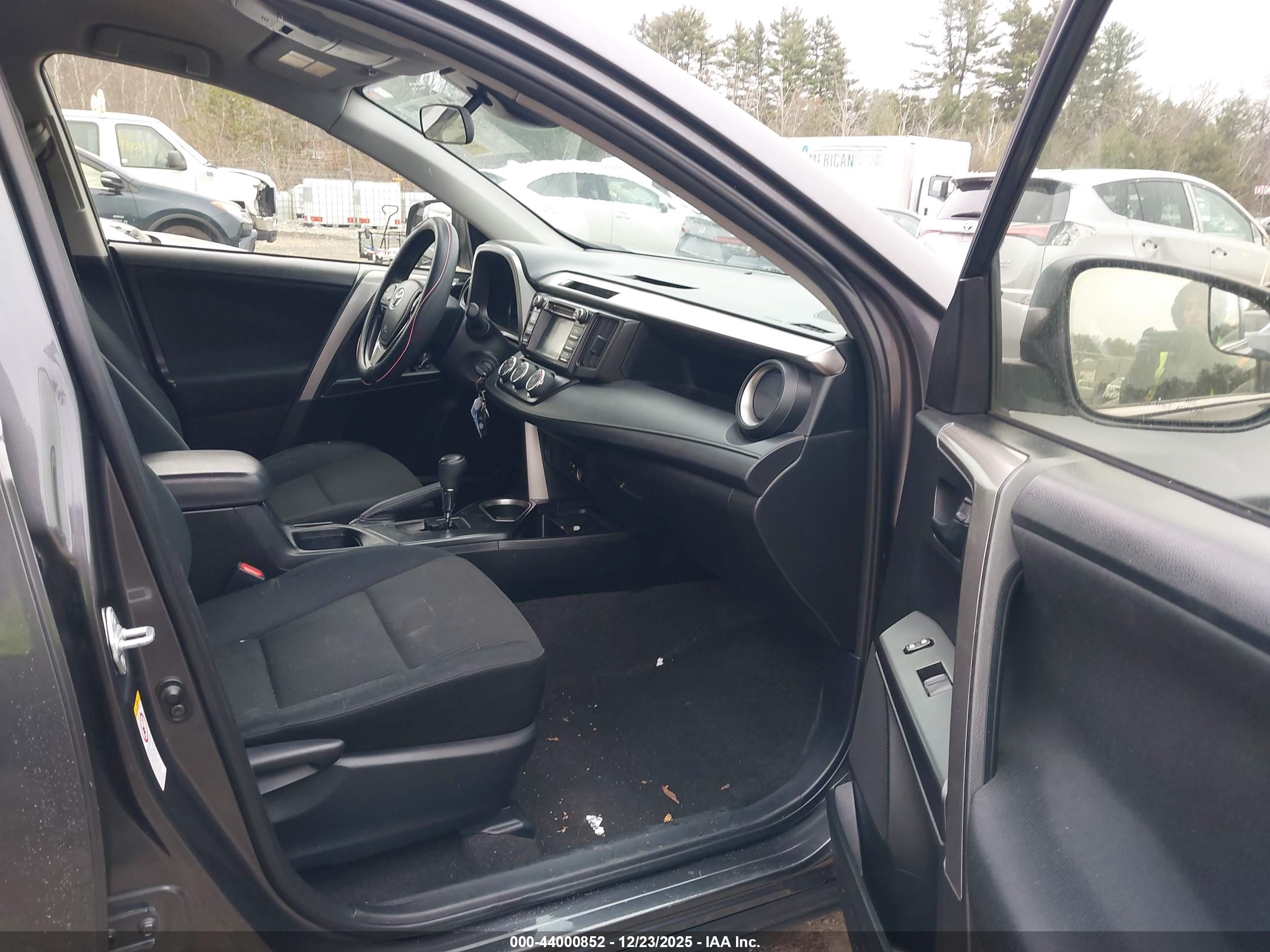 TOYOTA RAV4 image 5
