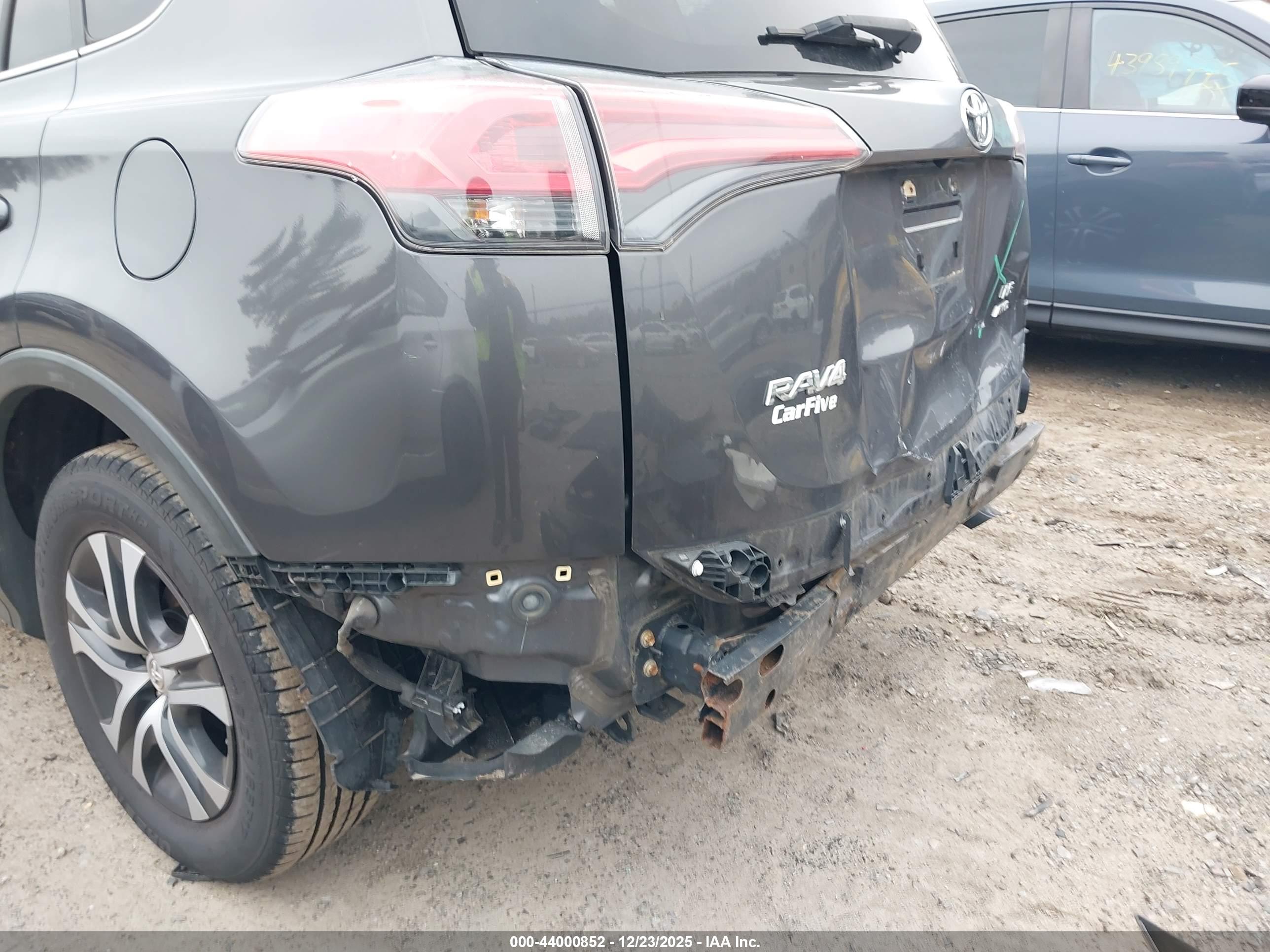 TOYOTA RAV4 image 6