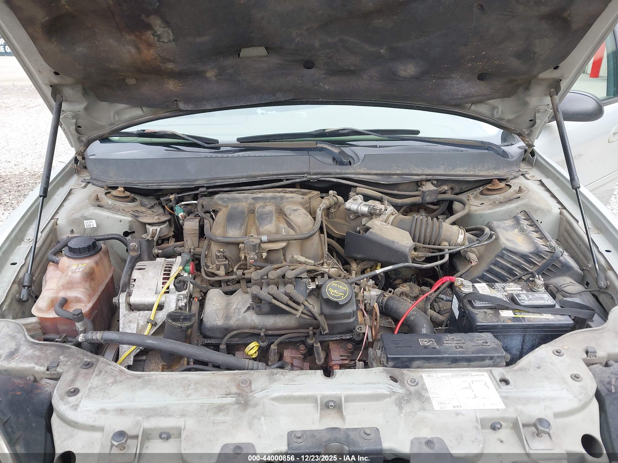 FORD TAURUS image 10